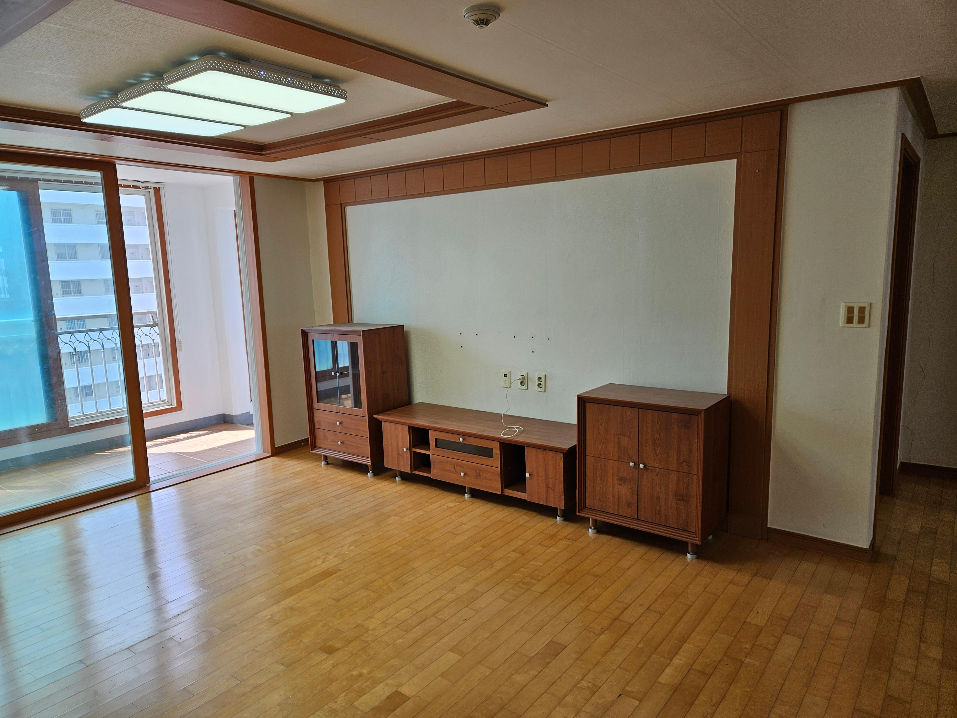 김일국 호스트