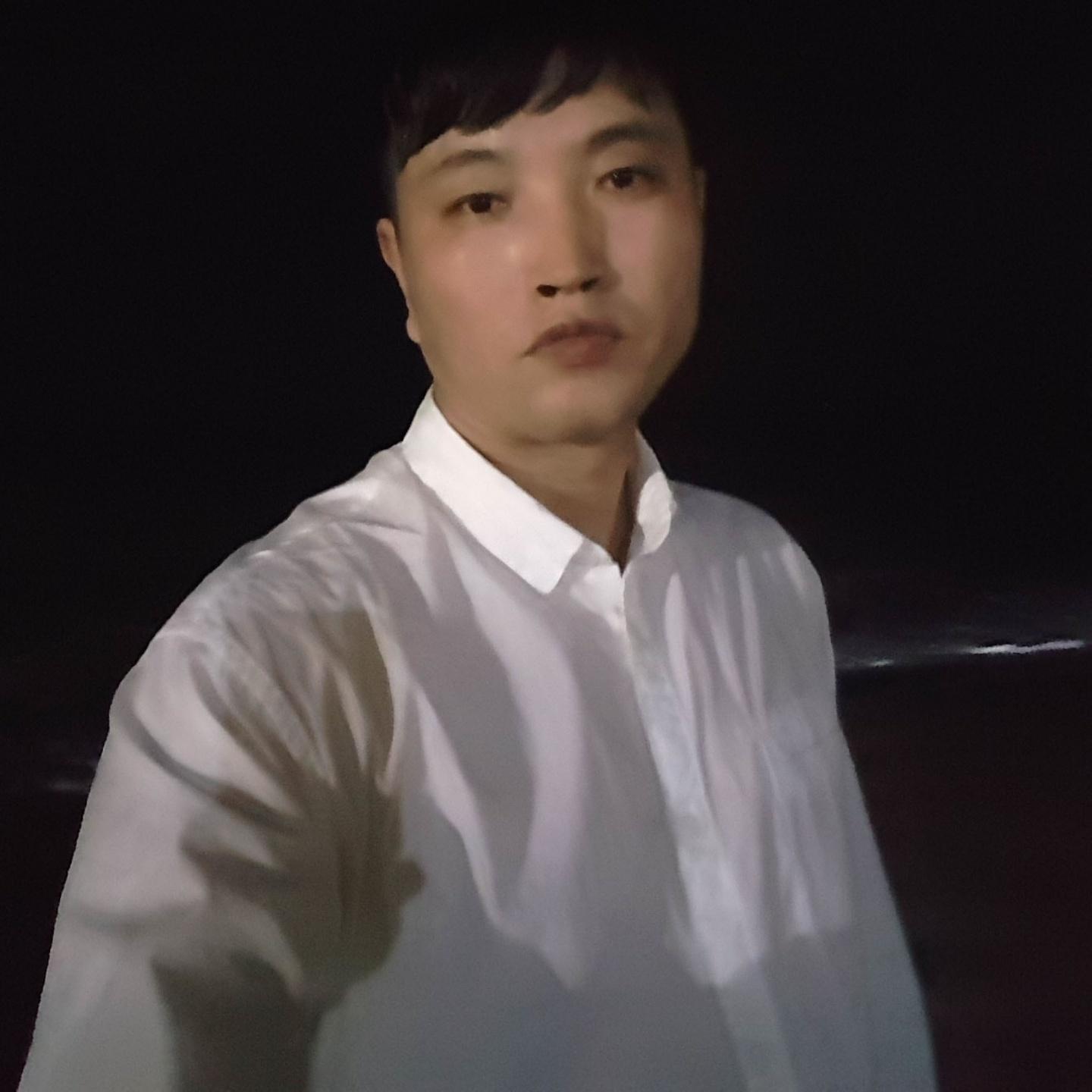 김민용 호스트