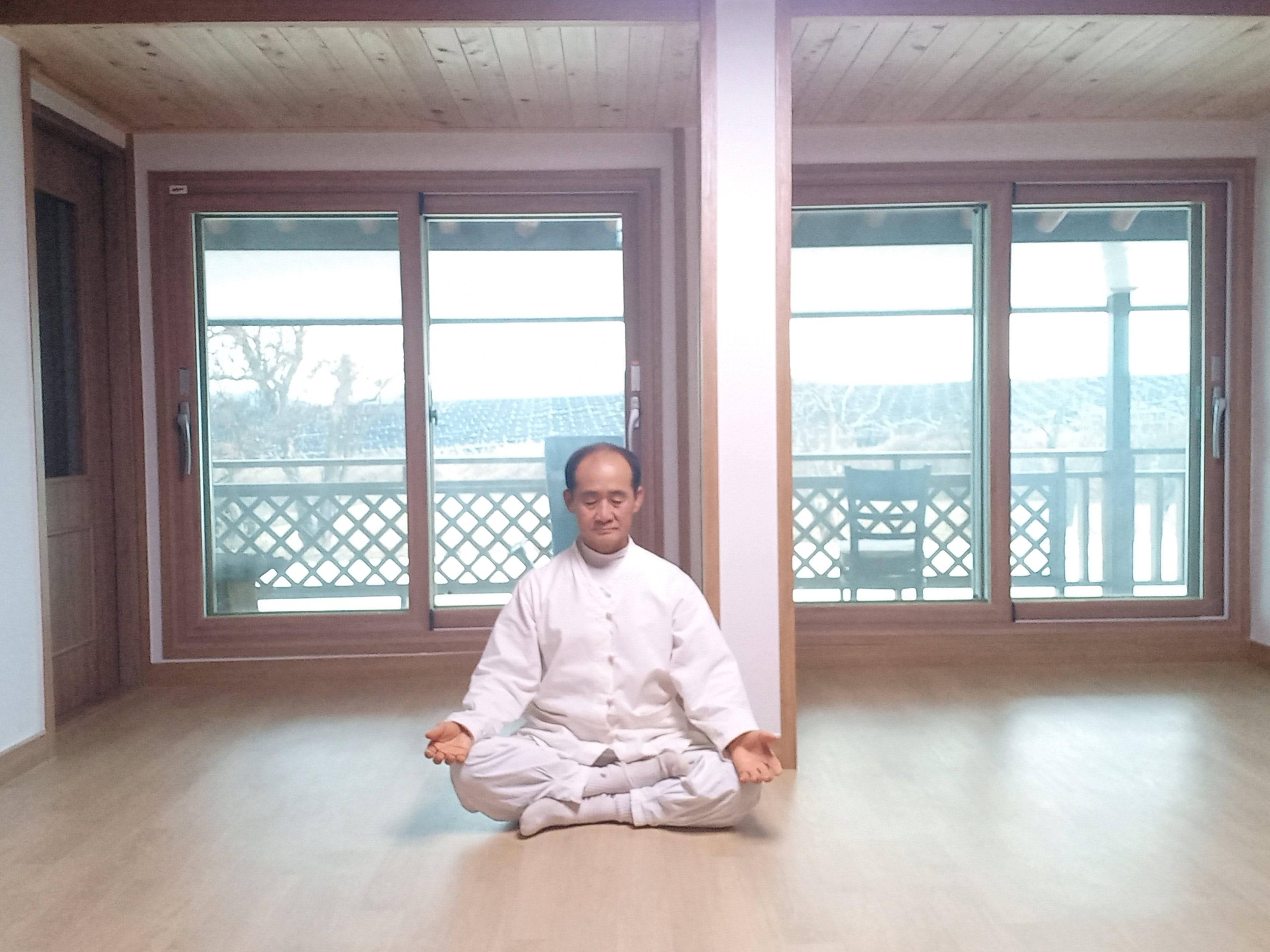 김동제 호스트