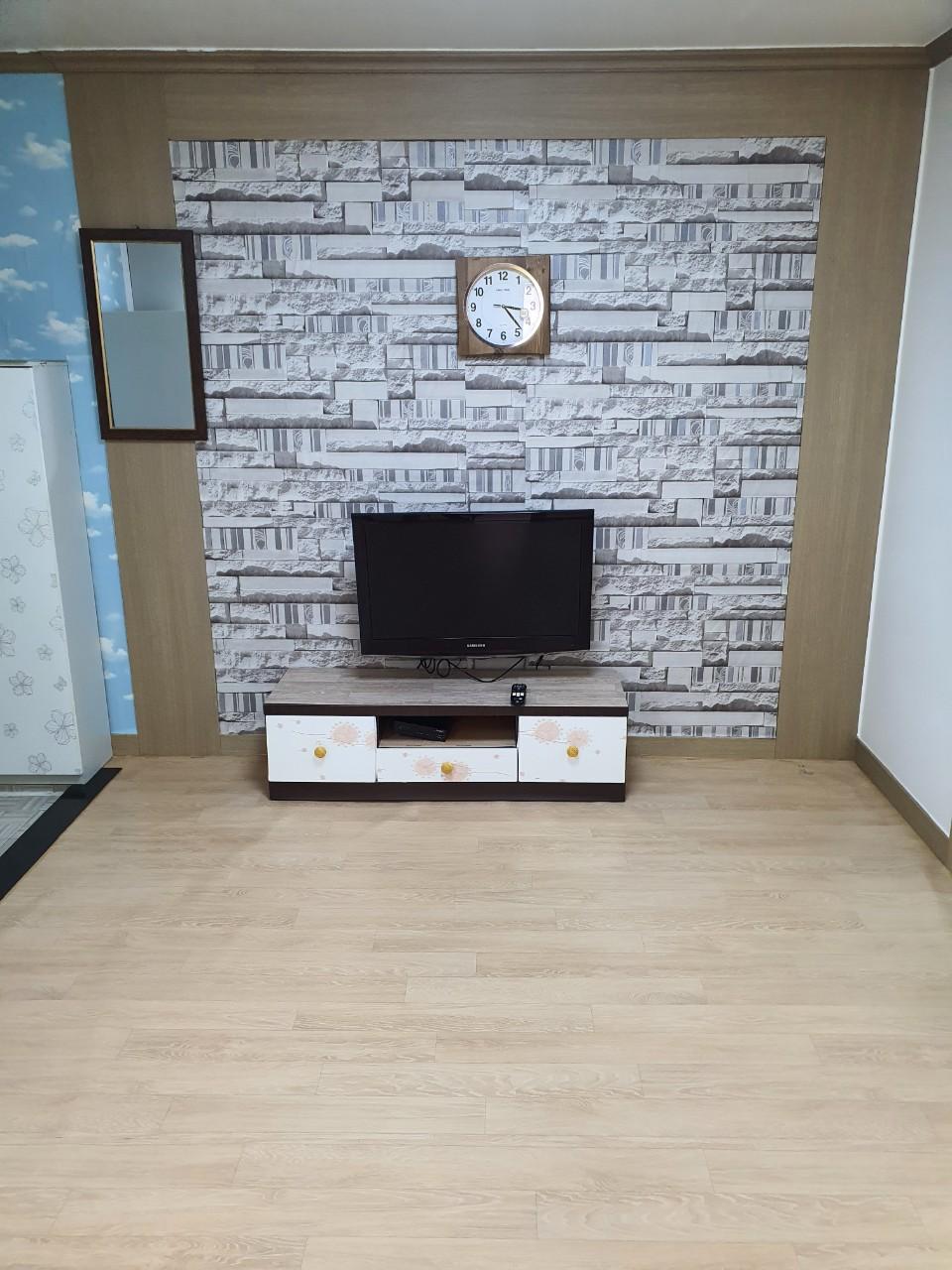 덕례리 단기임대 방크고 볕 잘드는 방입니다
