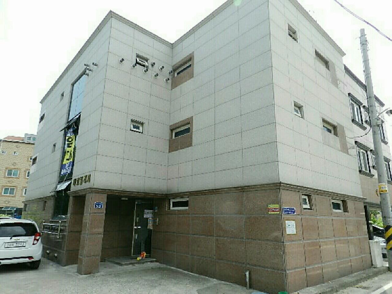 최지수 호스트