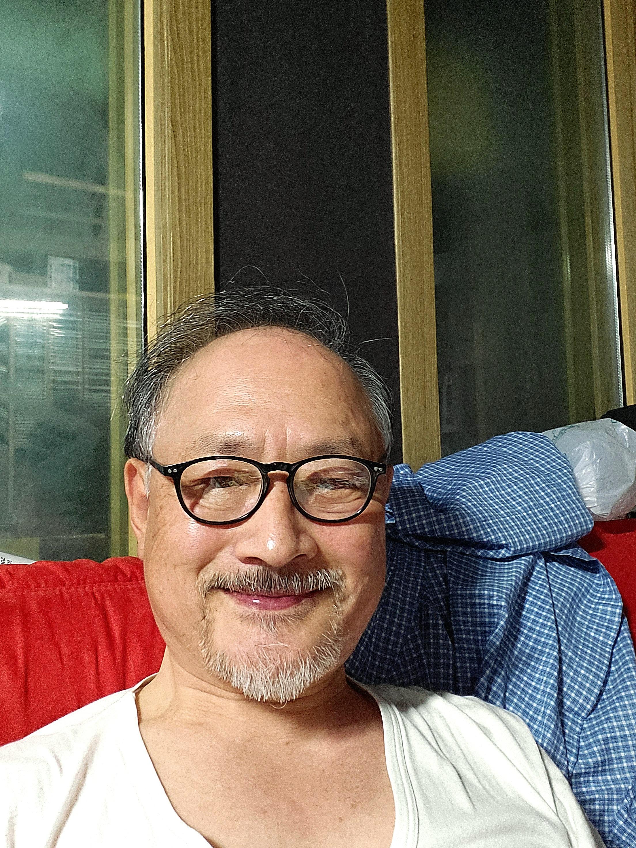 정돈영  호스트