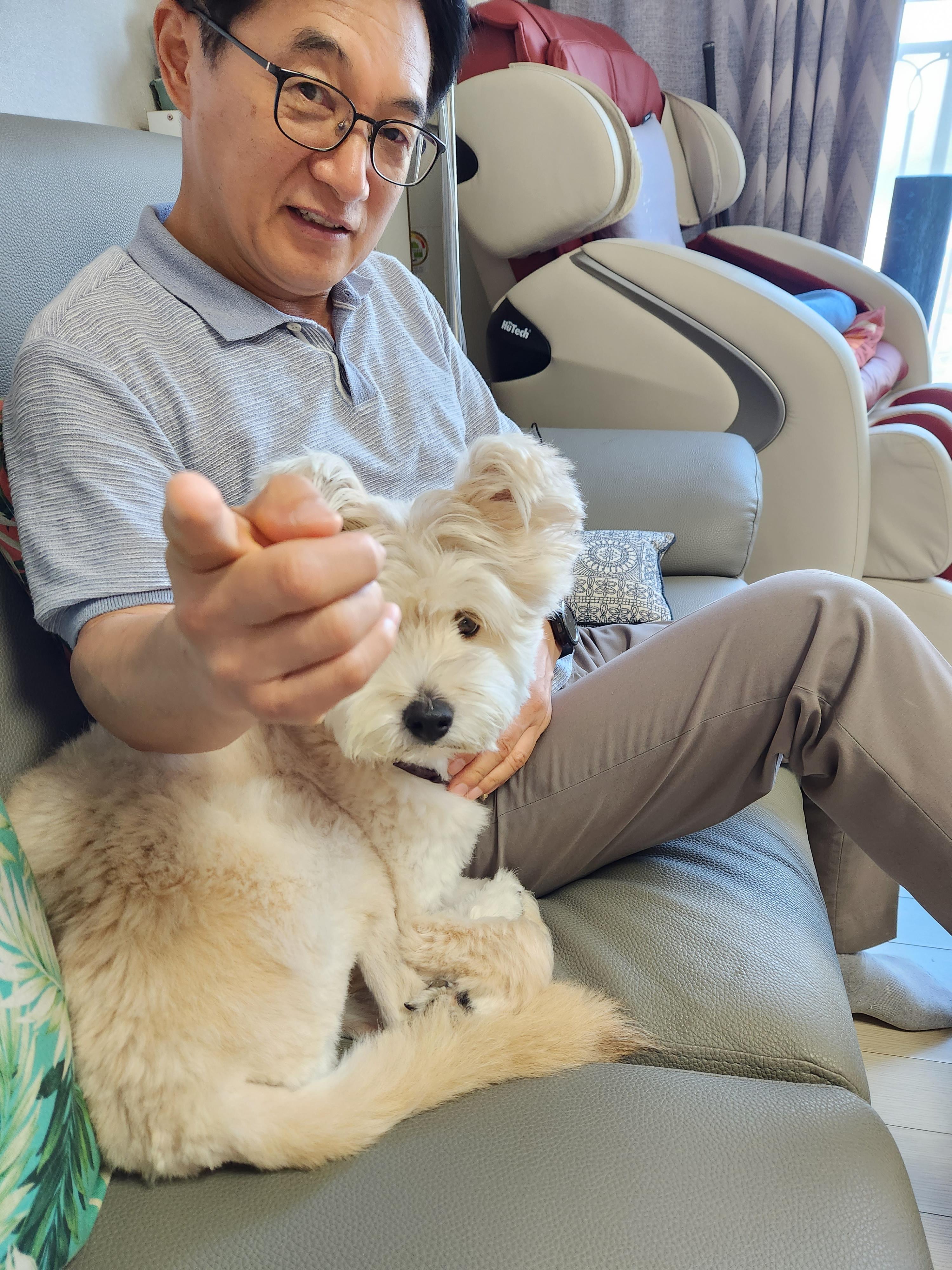 엄대성 호스트