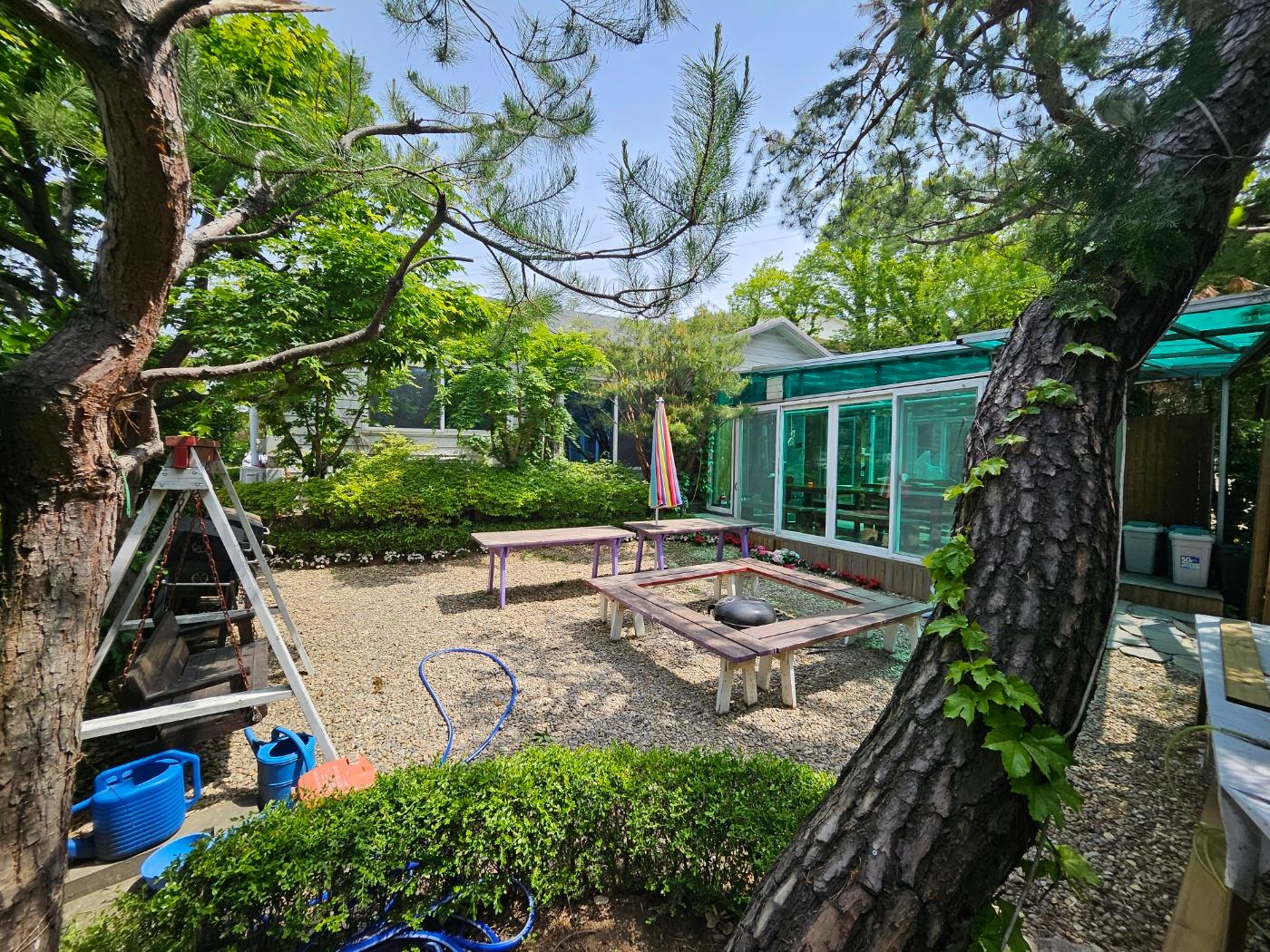 숲과 정원이 사계절 매우 아름다운 집 사진 3