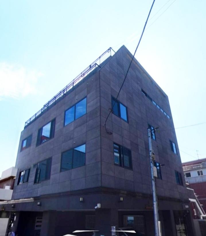 휴팰리스 호스트