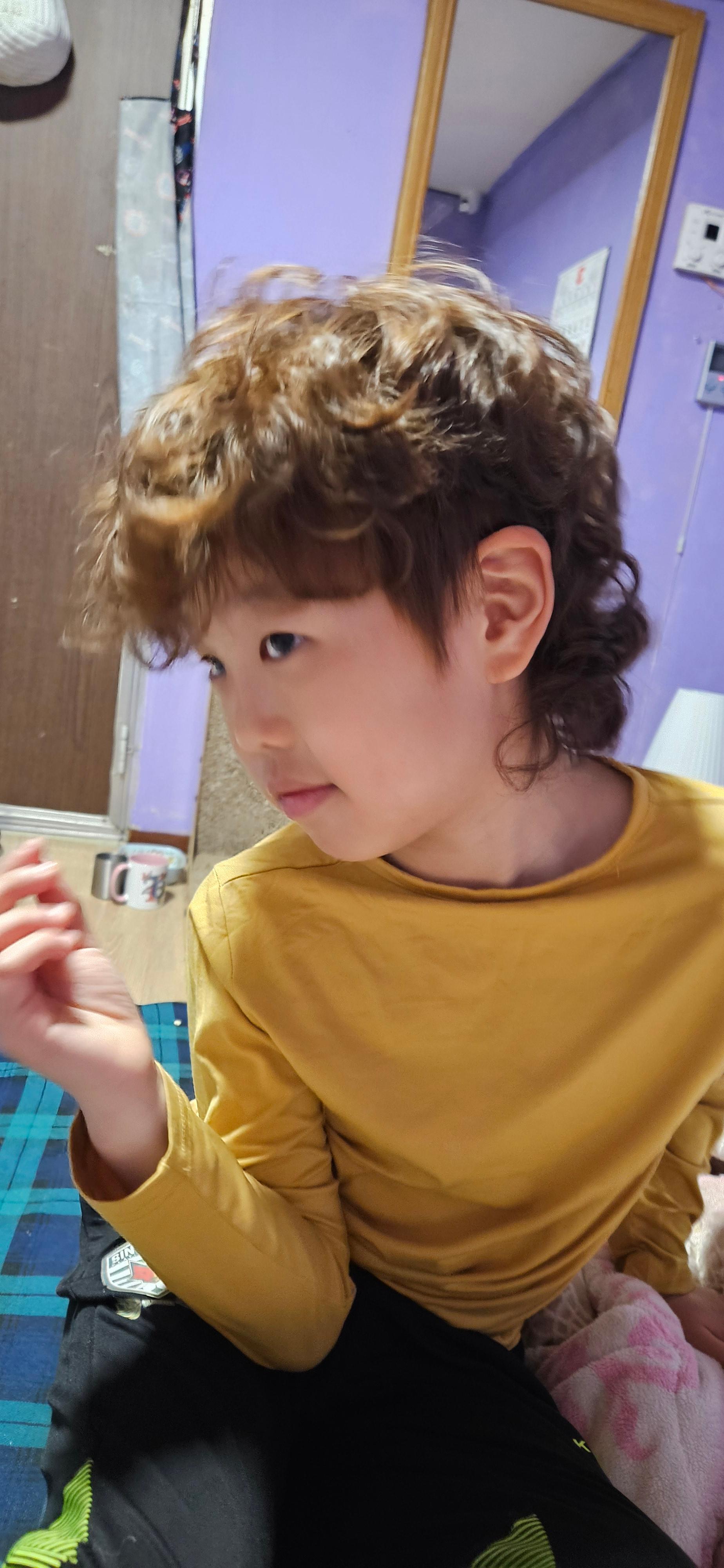 성효선 호스트