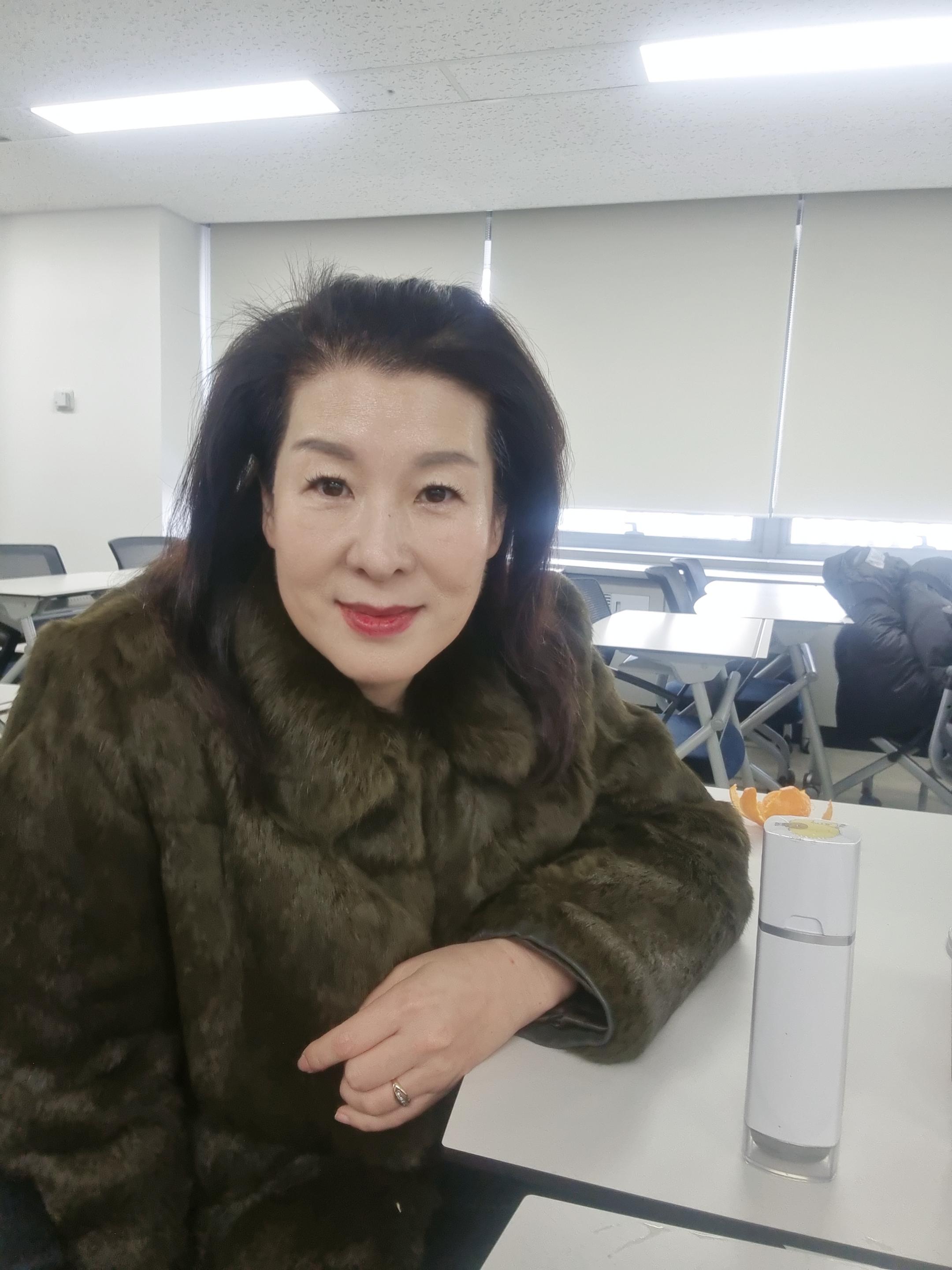 김연진 호스트