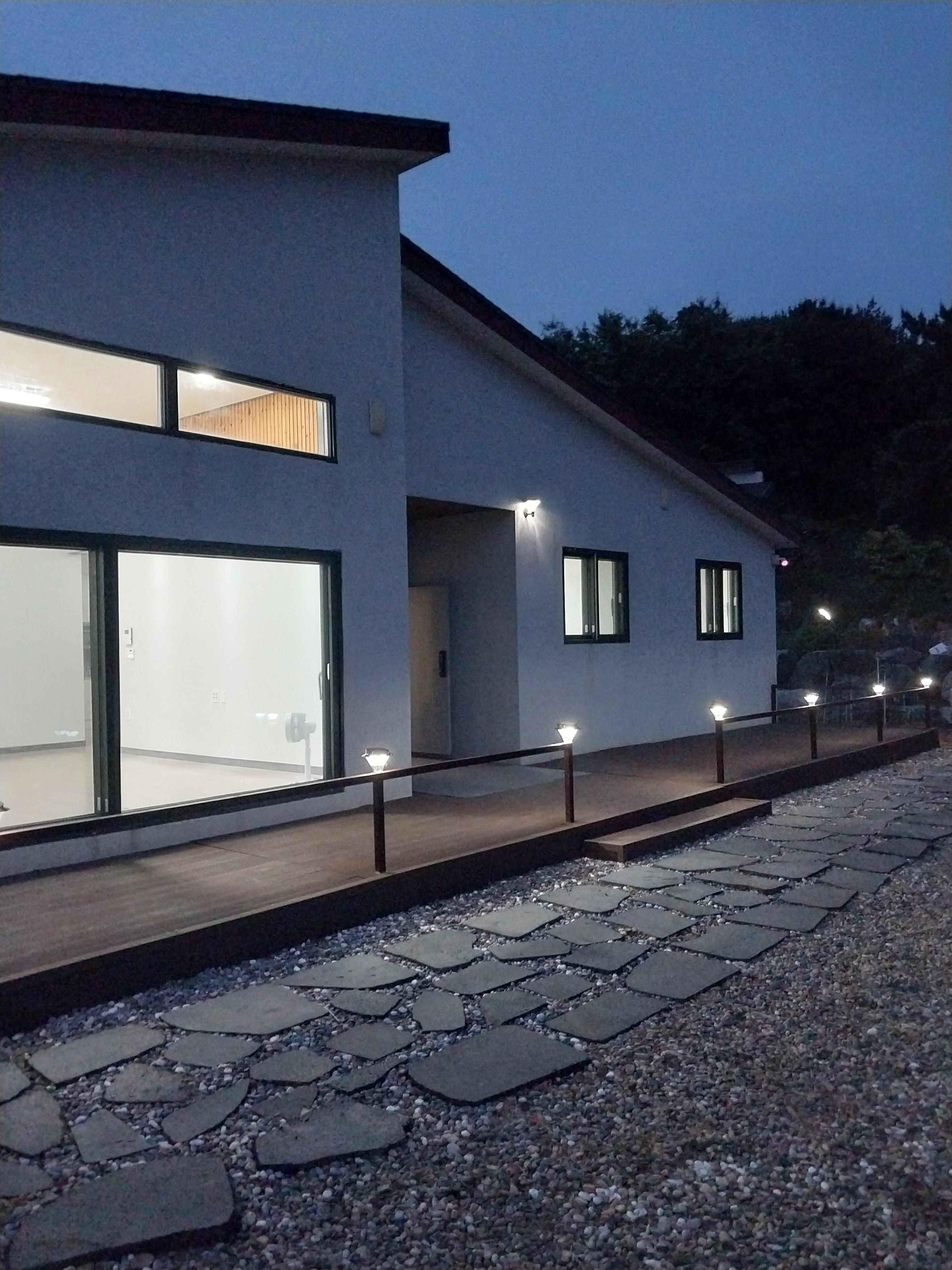 몽산리 단기임대 동백집 과 궁전