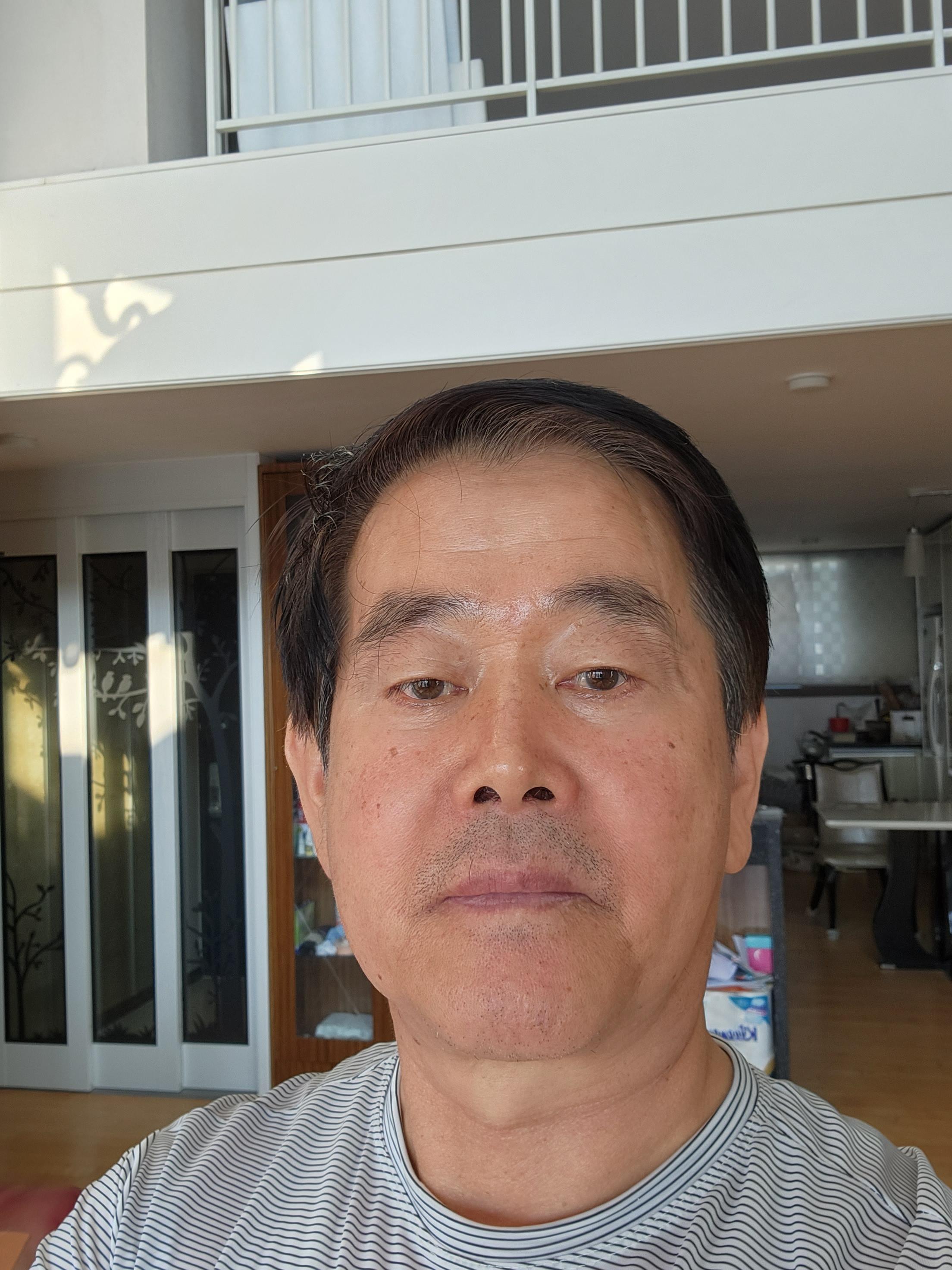 김진석 호스트