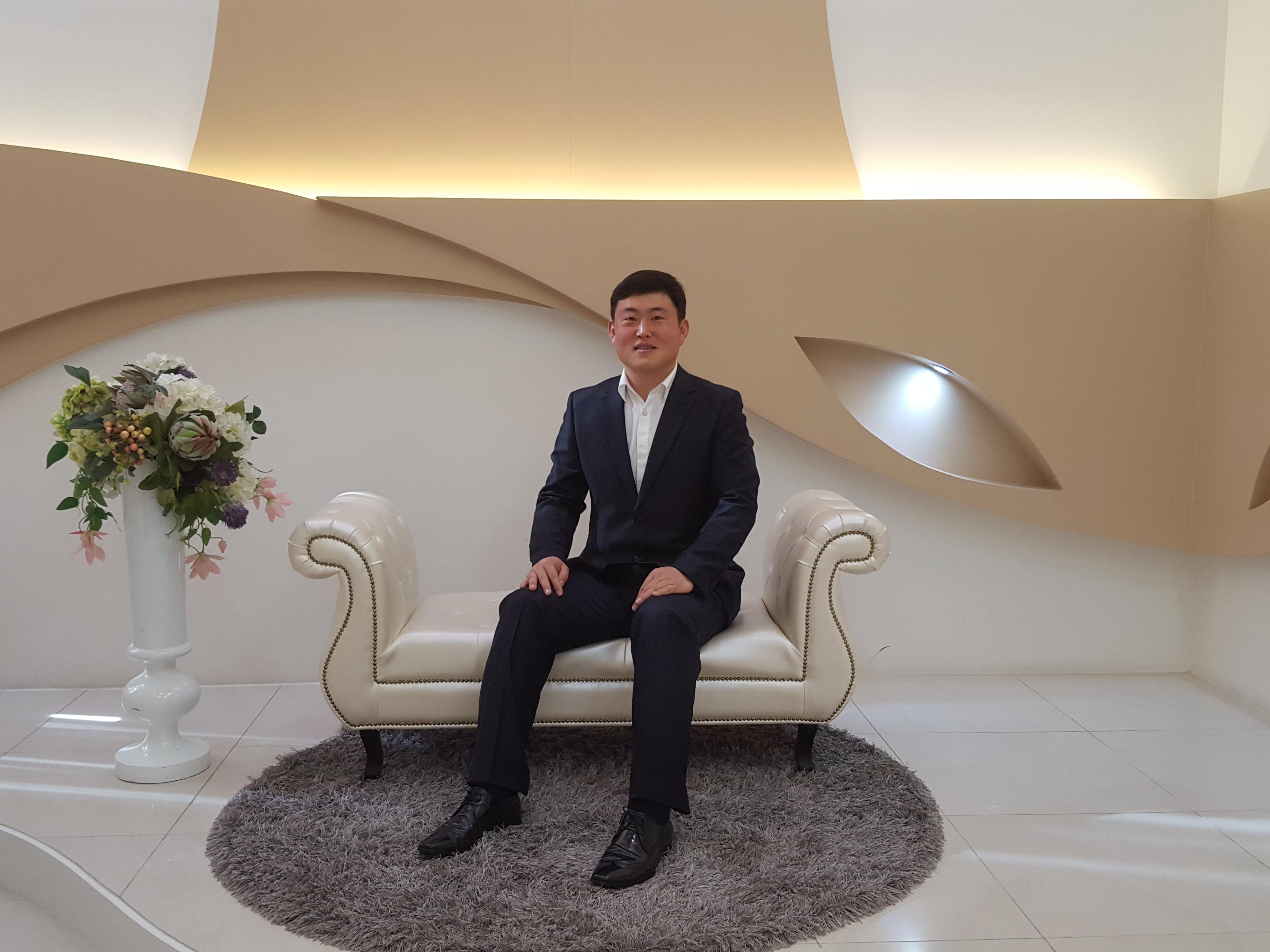 김철원 호스트