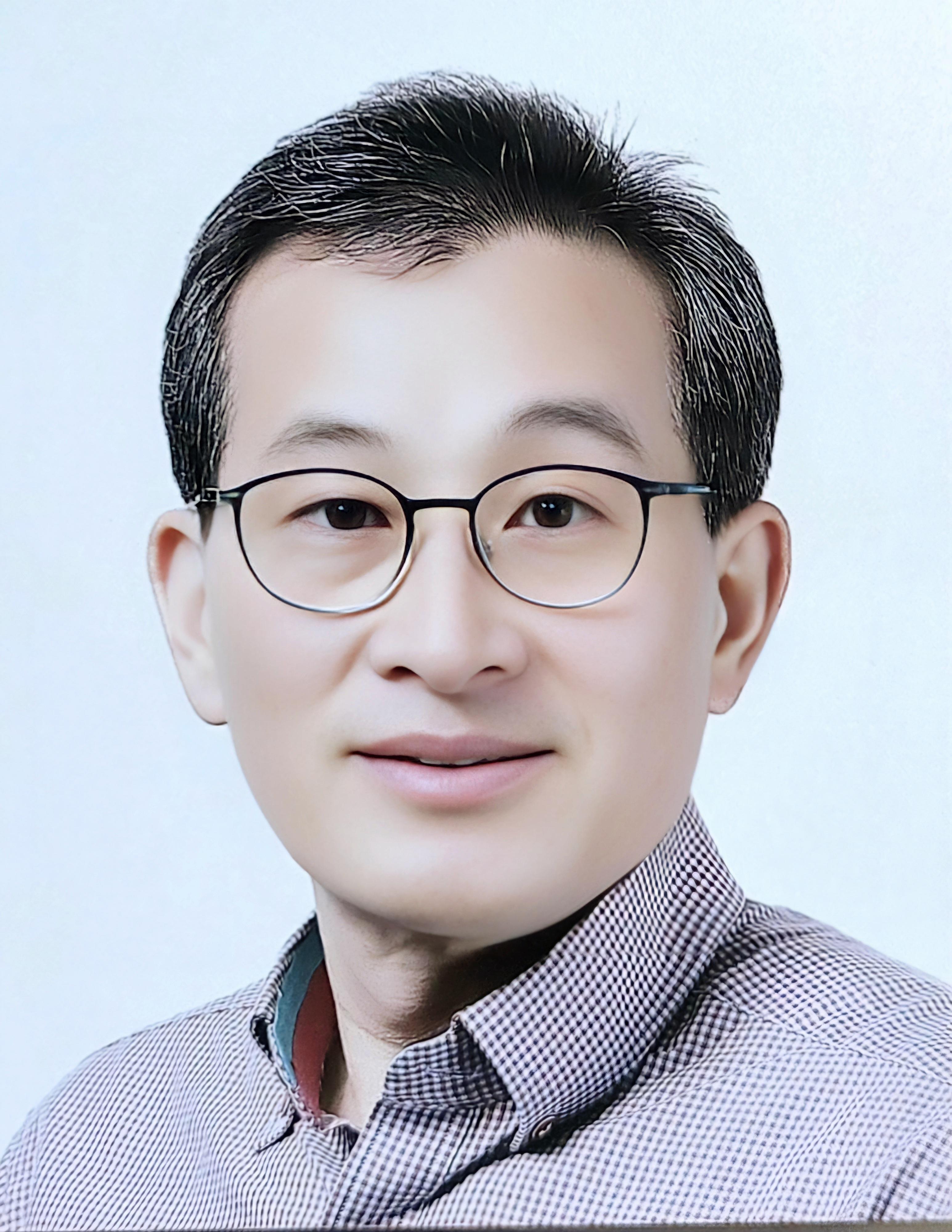 김병희 호스트