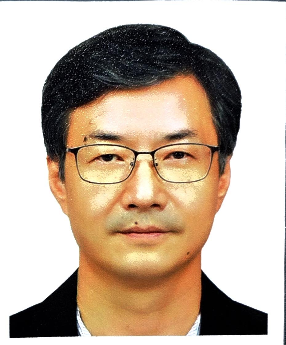 윤일권  호스트