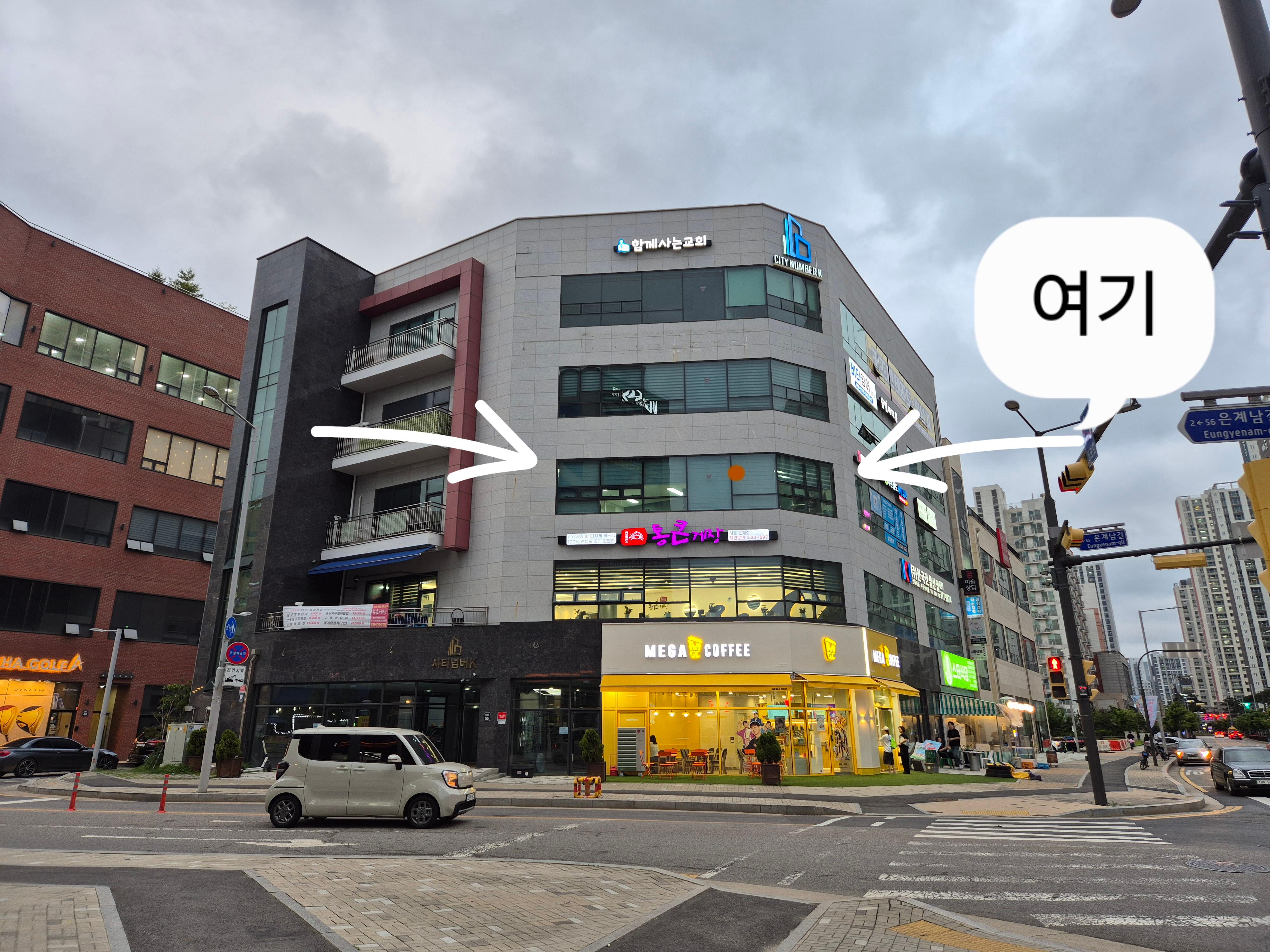 깨끗한 사무실 사진 2