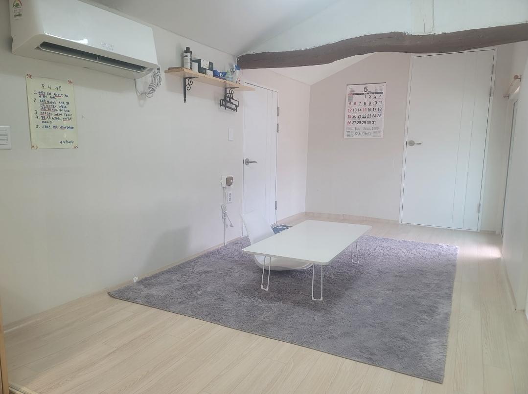 해수욕장 근처 예쁜 기와집 사진 2