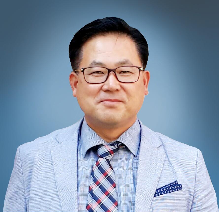 조남현 호스트