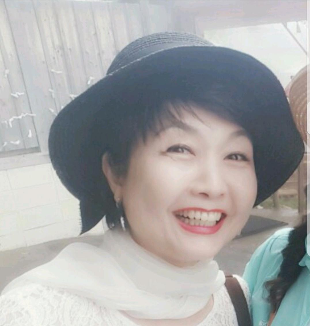 강희경 호스트
