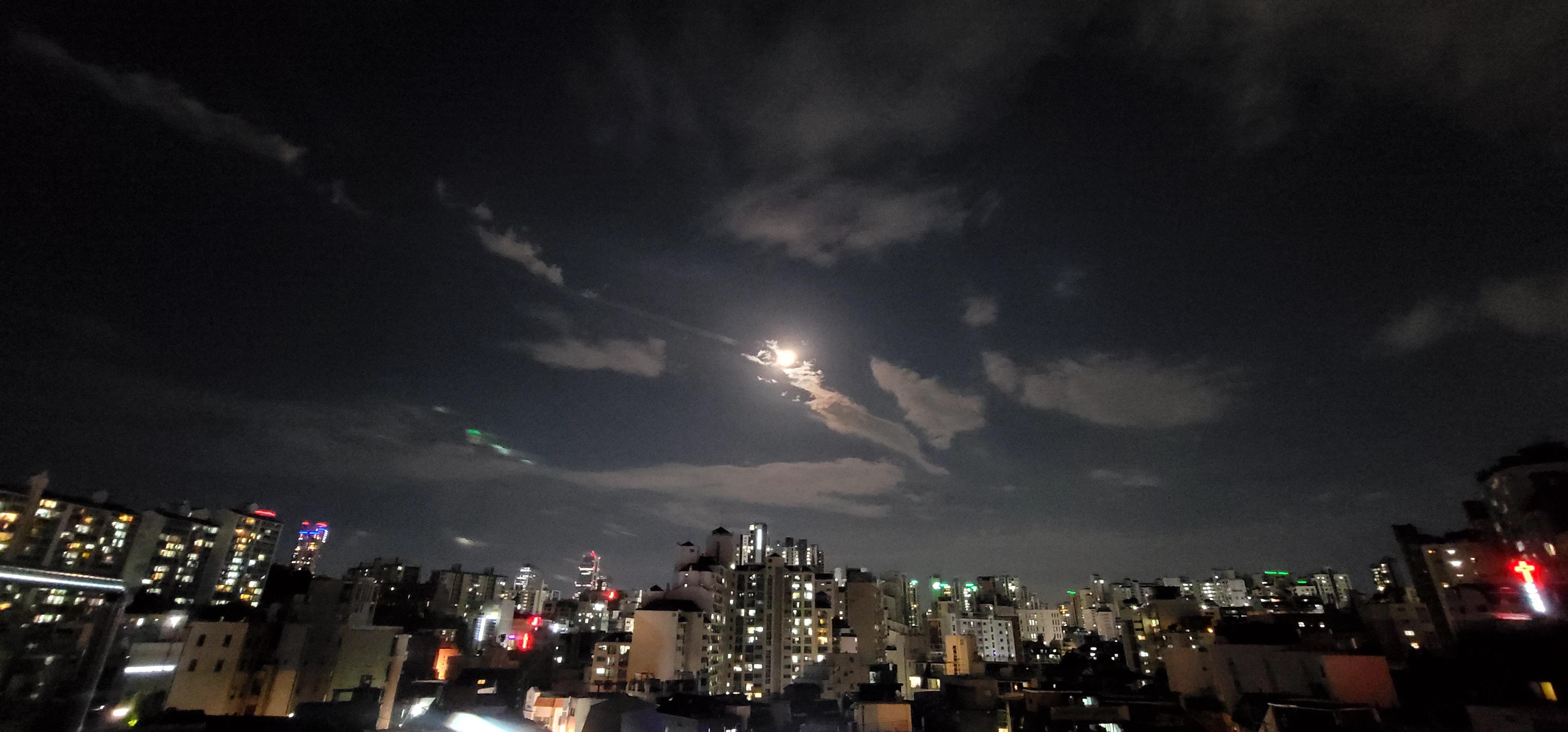 이우신 호스트