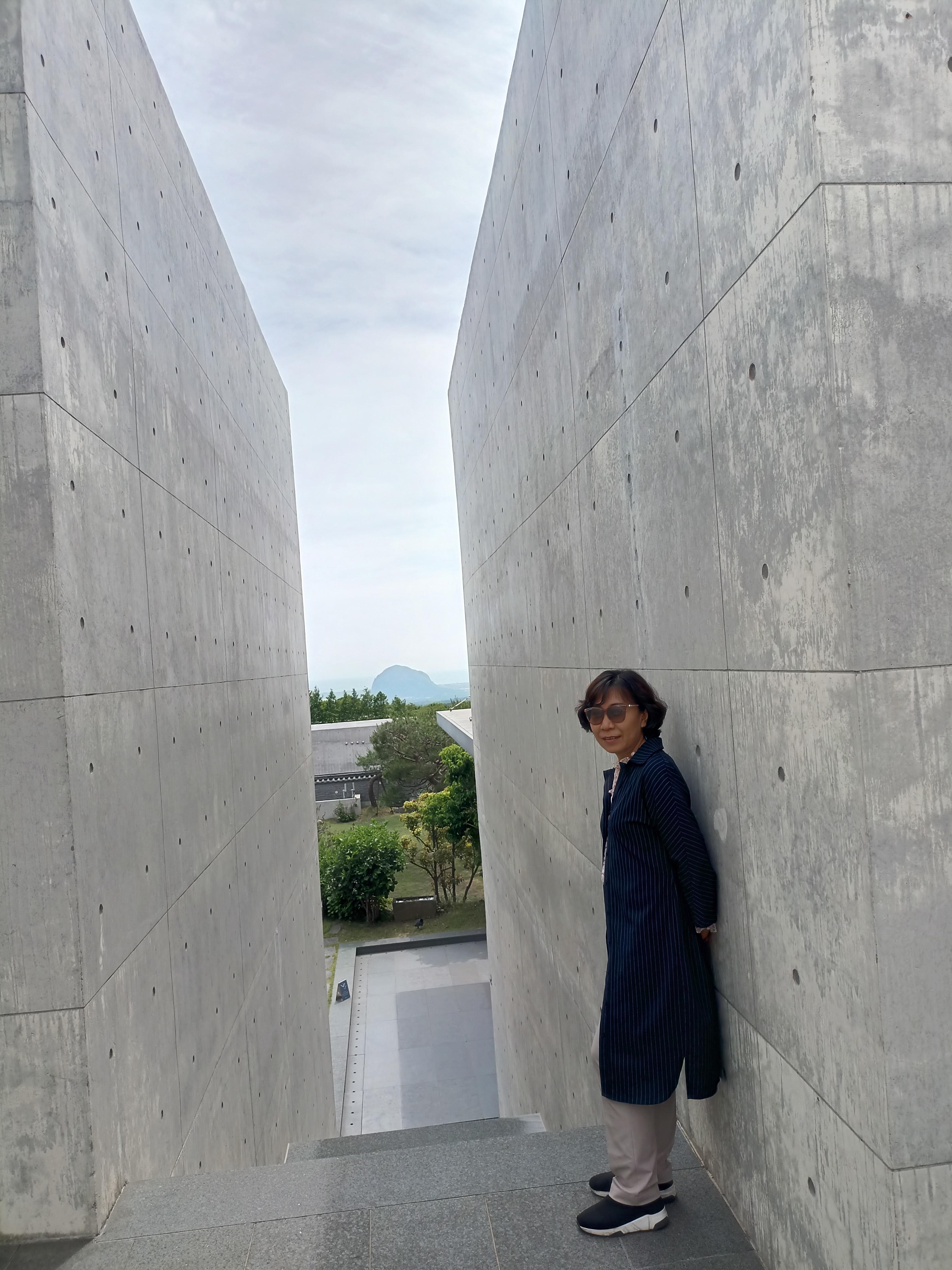 김수련 호스트