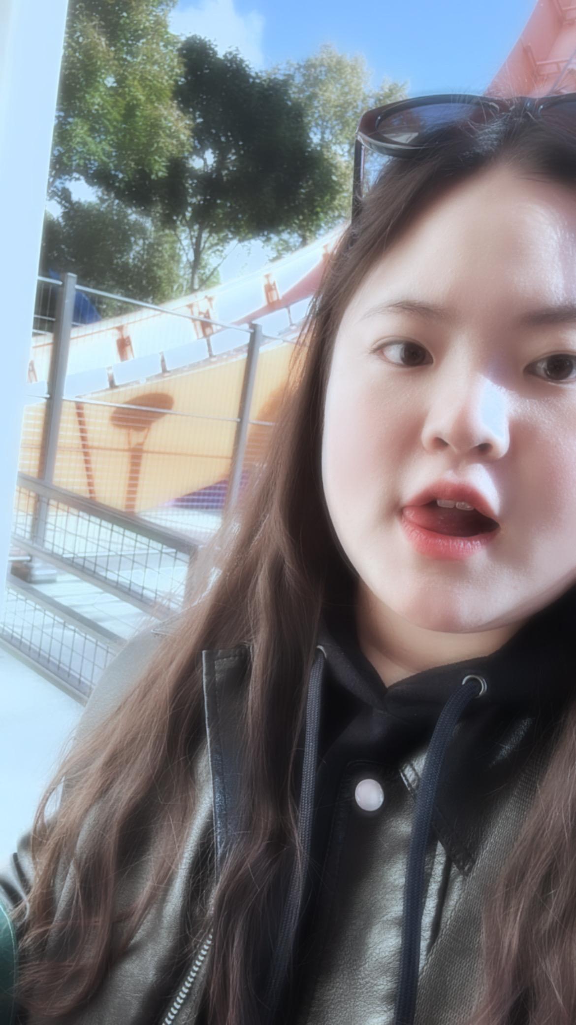 여니 호스트