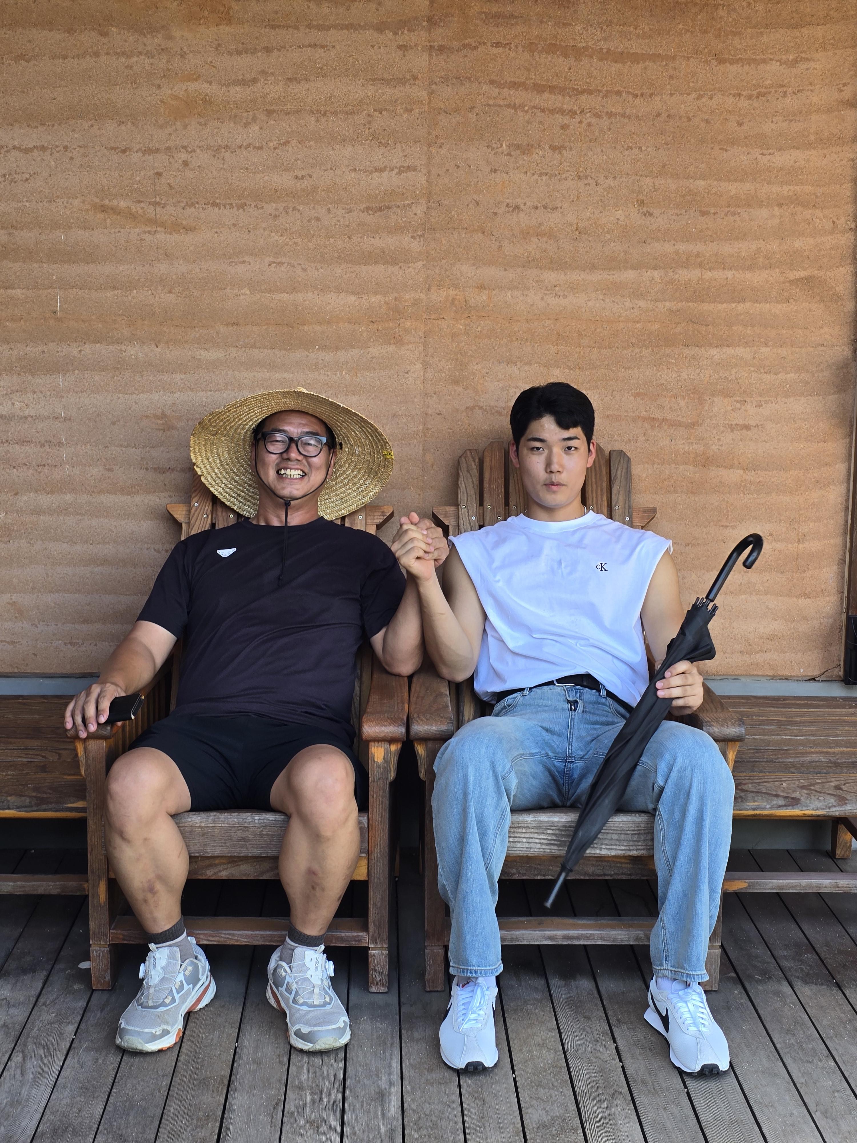 김정태 호스트