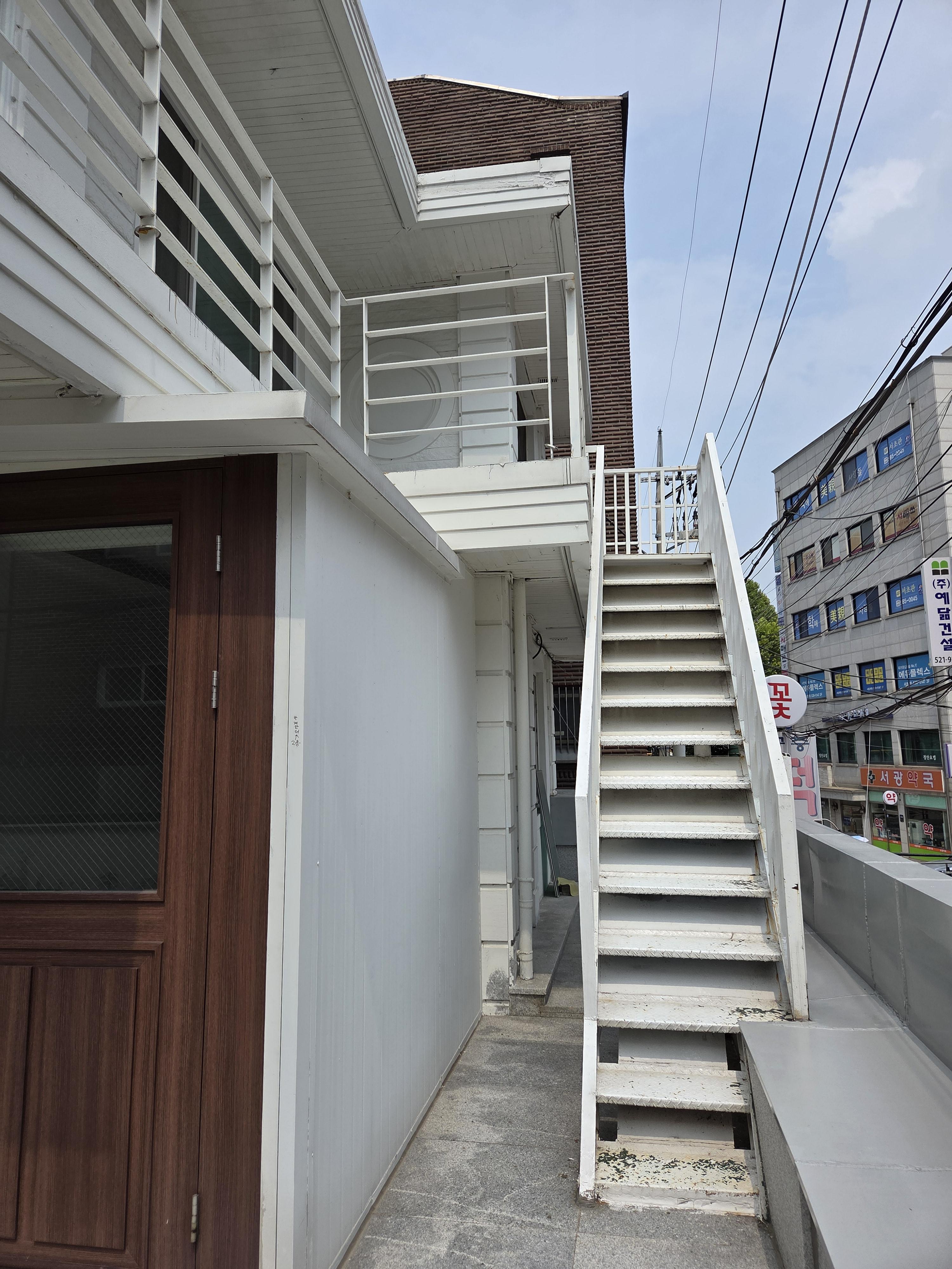서초동 단기임대 앞 마당 사용가능 
