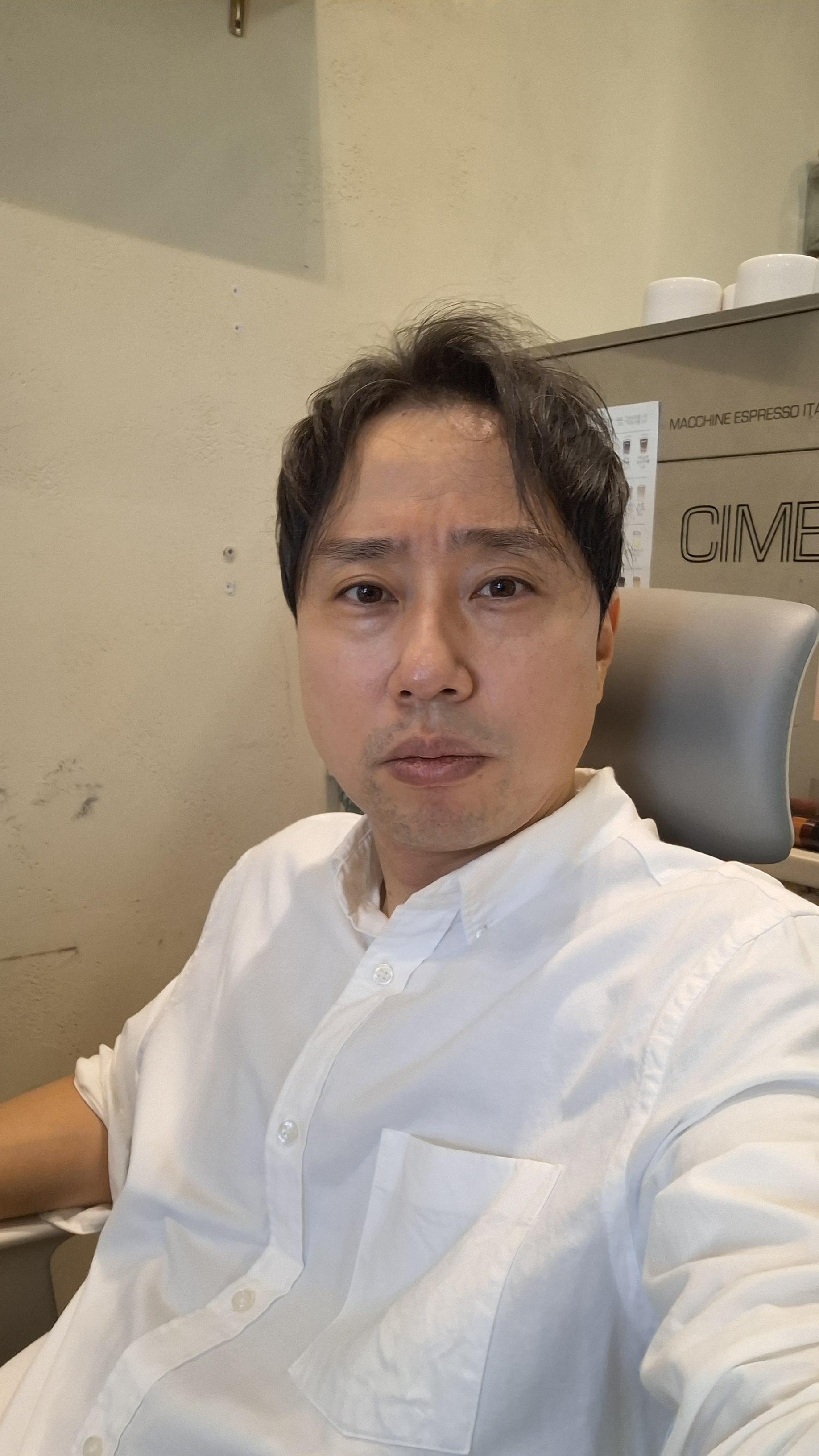 김진국  호스트