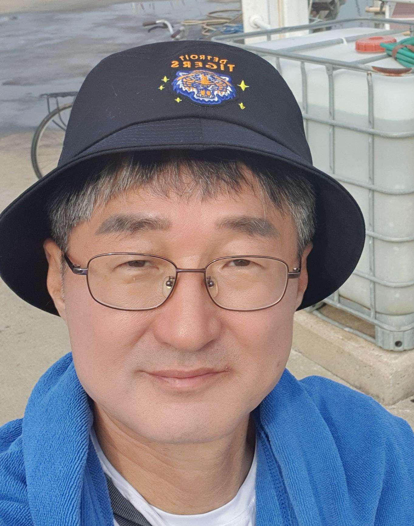 이영섭 호스트