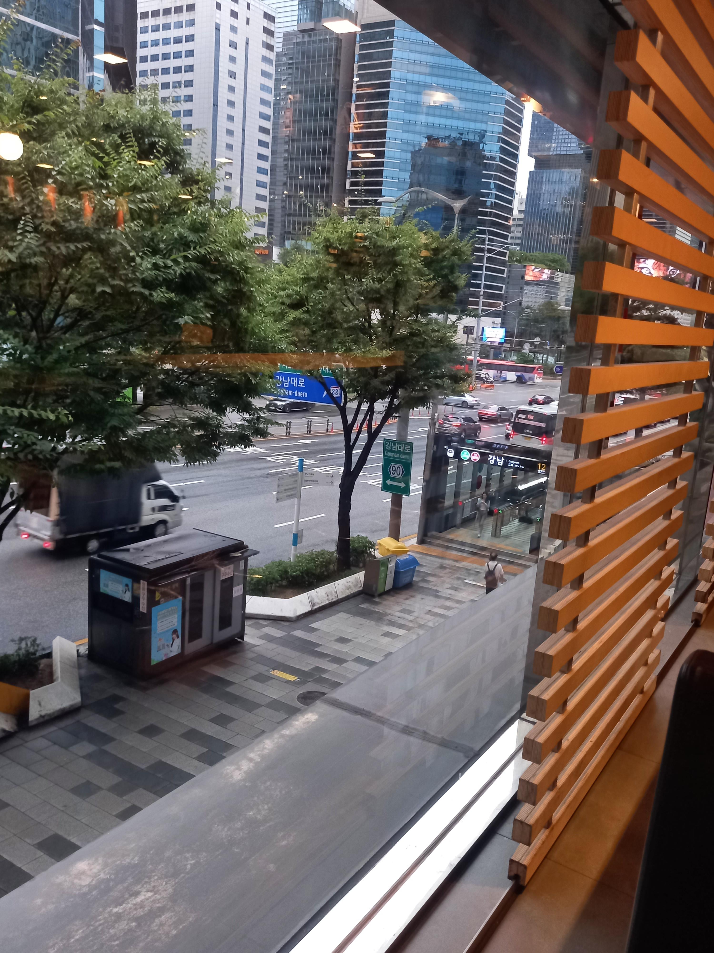 강남역 1분 사진 5