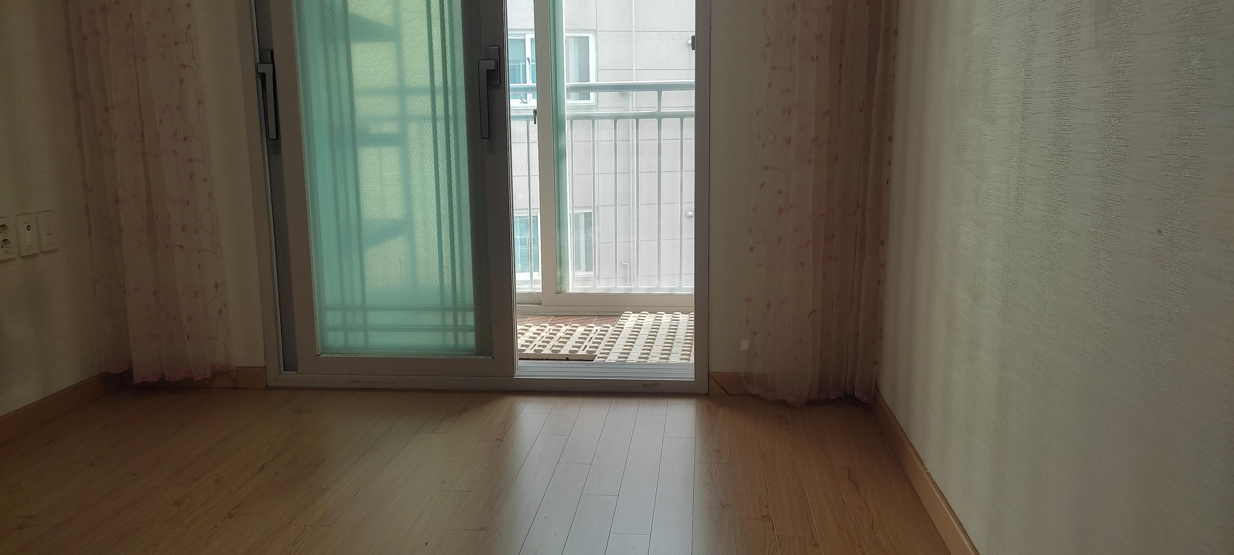 넓고깨끗하며 지정주차가능 사진 2