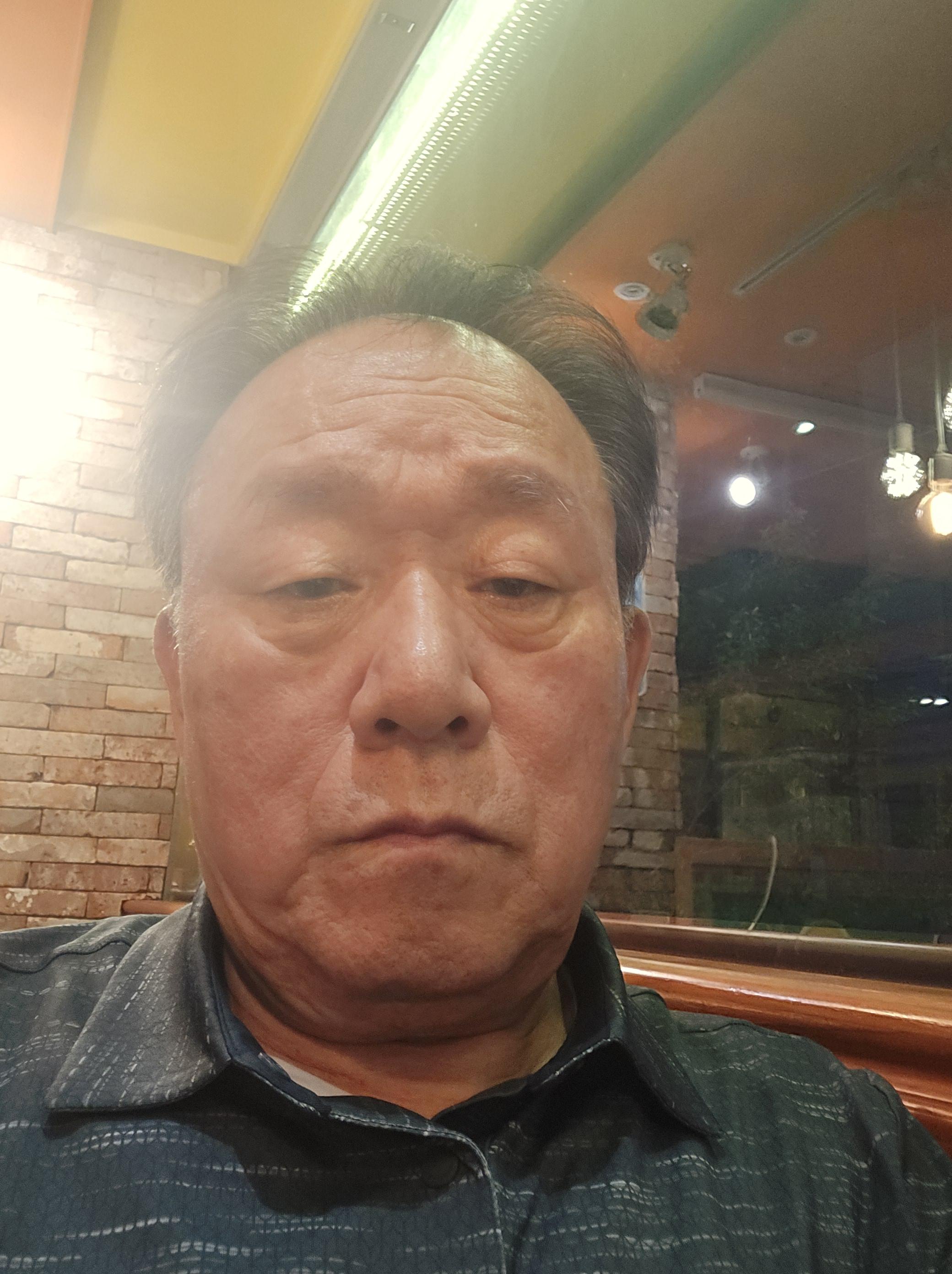 문일성 호스트
