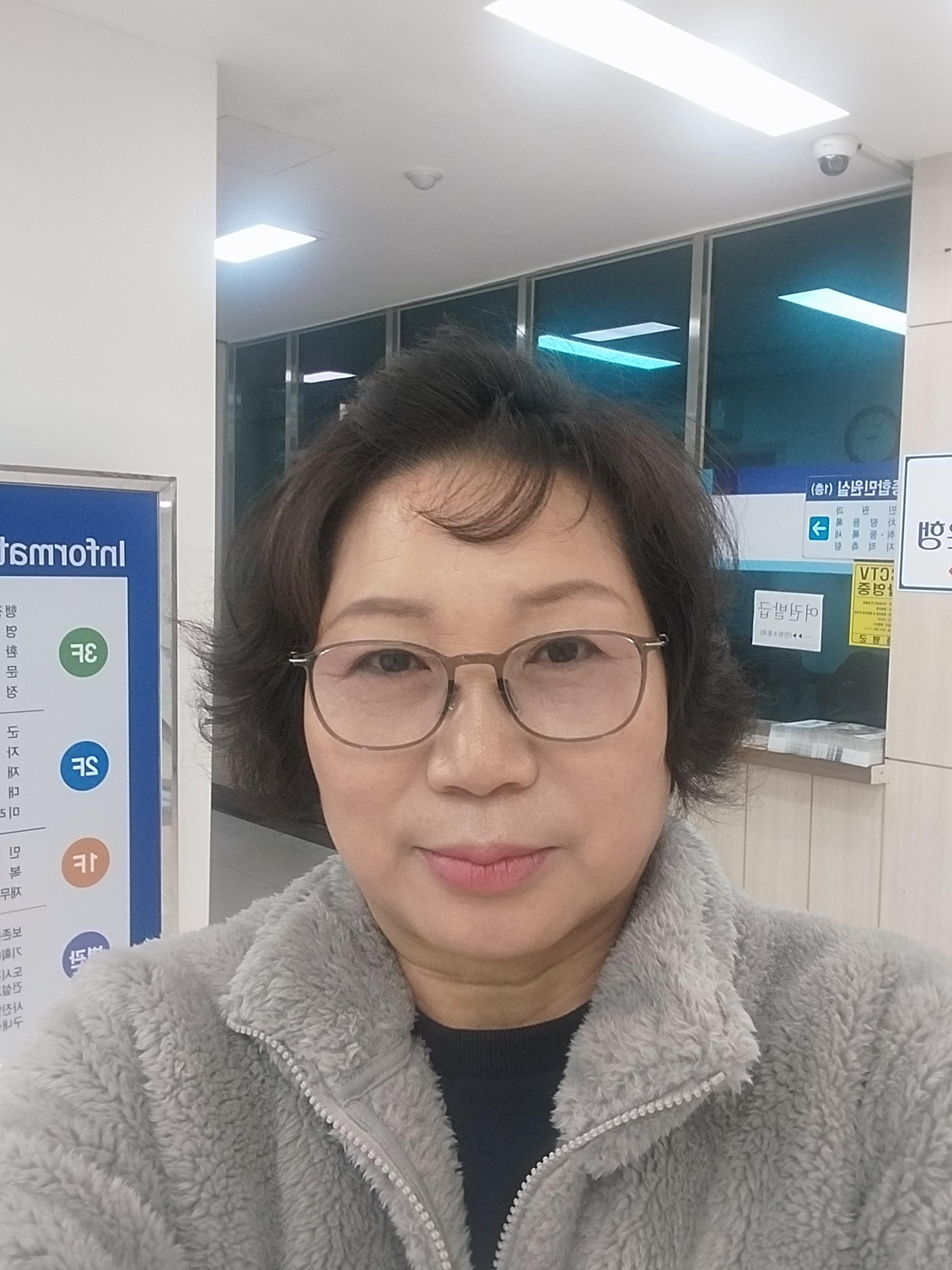 최일순 호스트