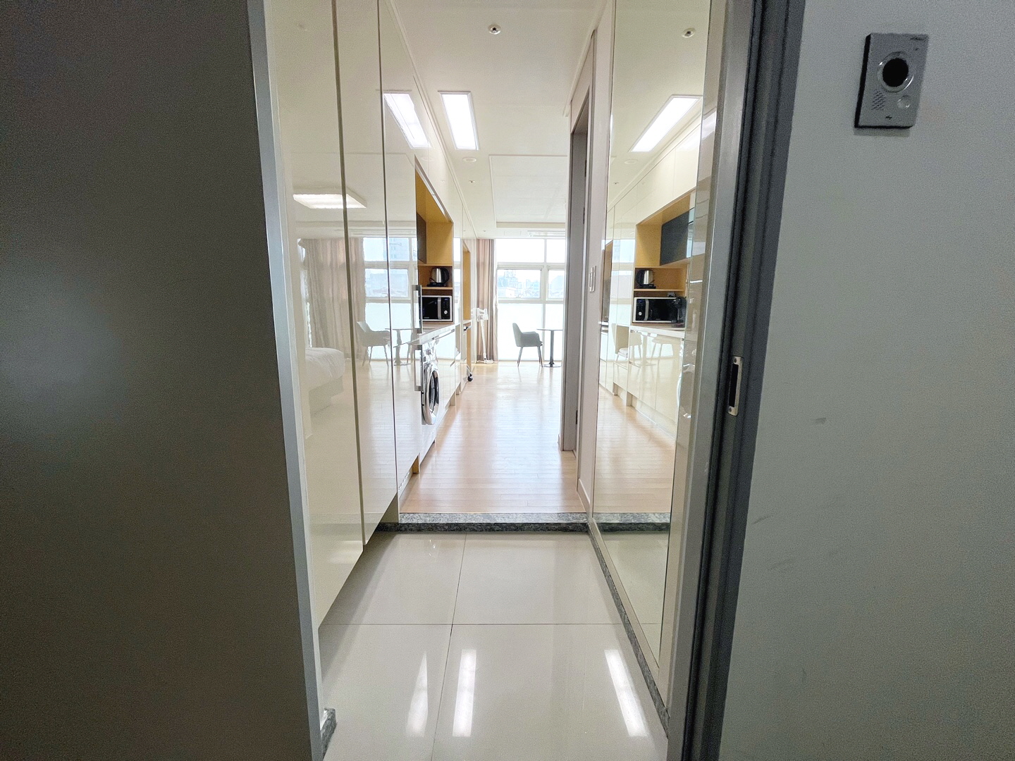 서울역과 연결된 좋은 위치 풀옵션 룸 사진 2