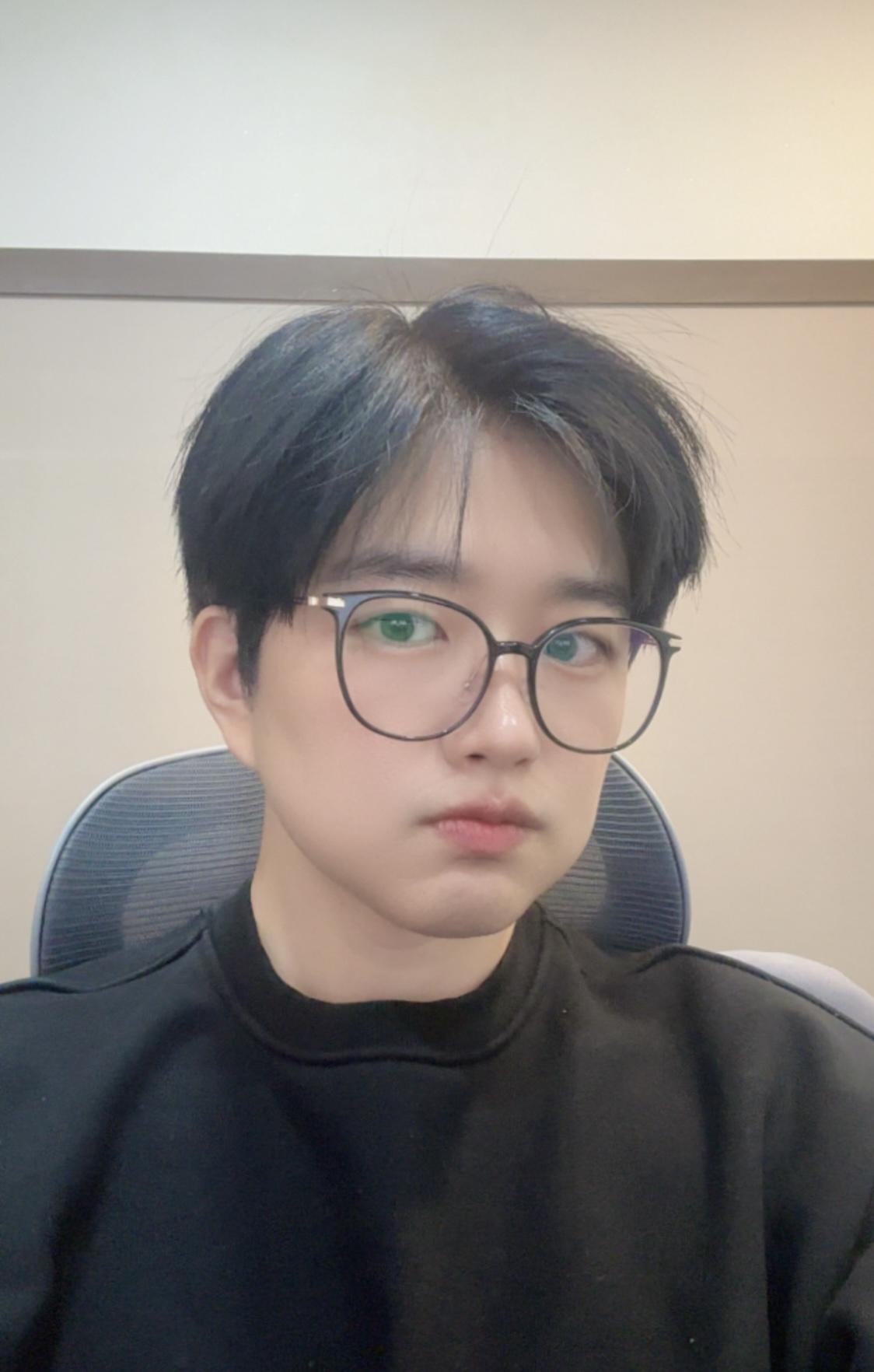 정한국 호스트