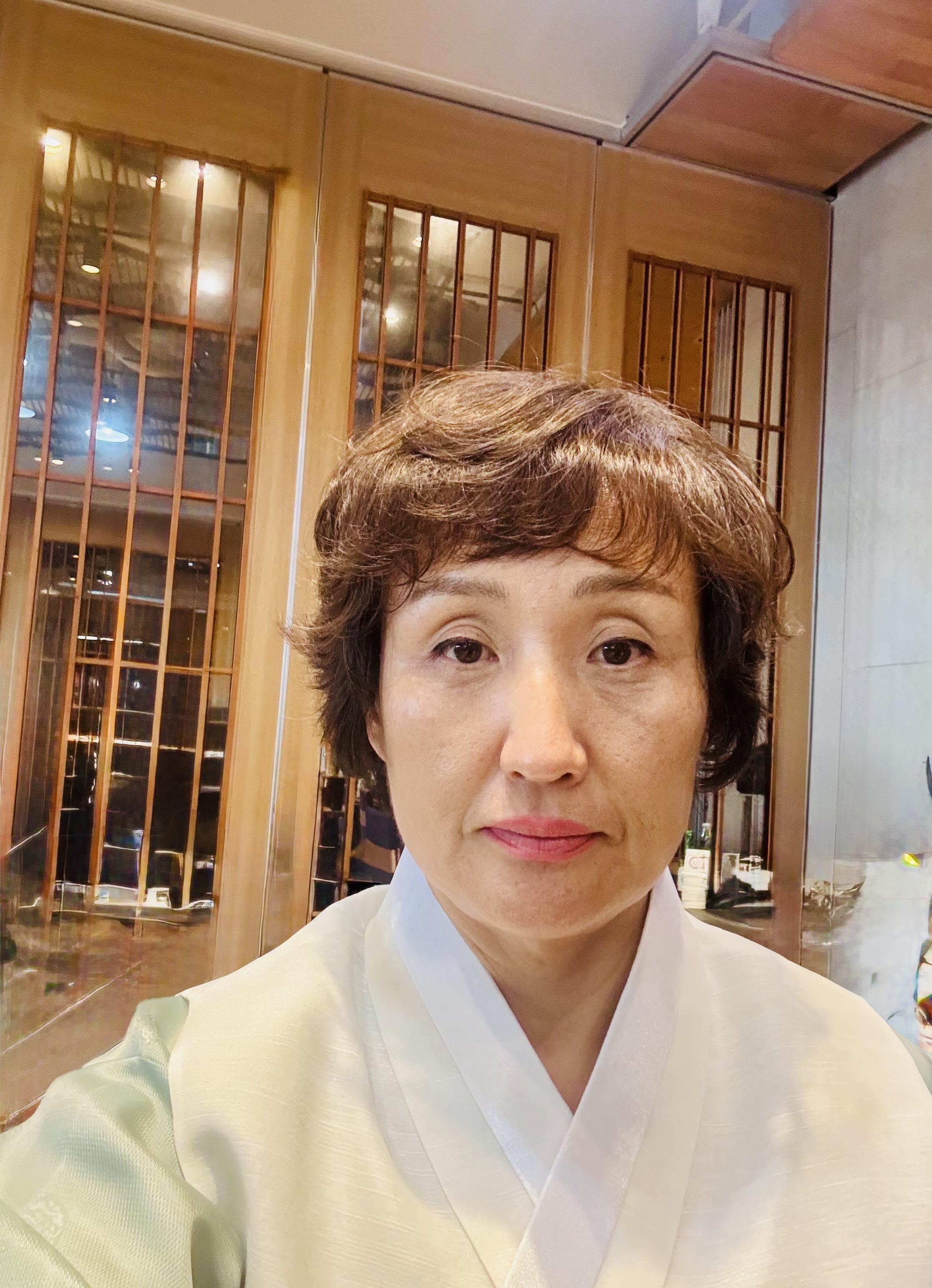 안하영 호스트
