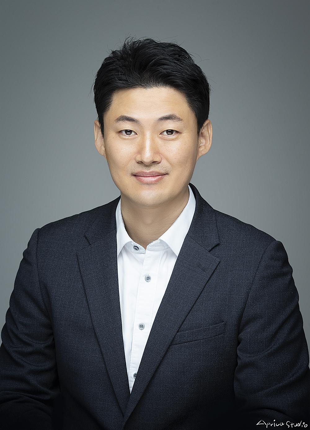 강동오 호스트