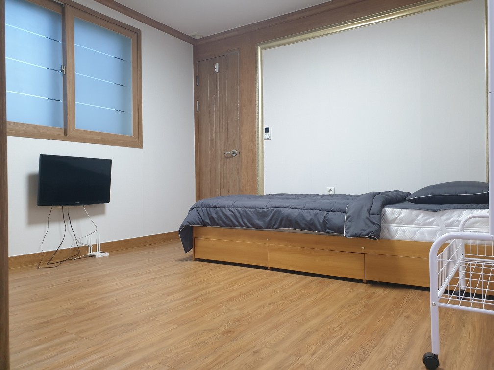 장기동 단기임대 깨끗한 신제품 침대/침구세트 구비