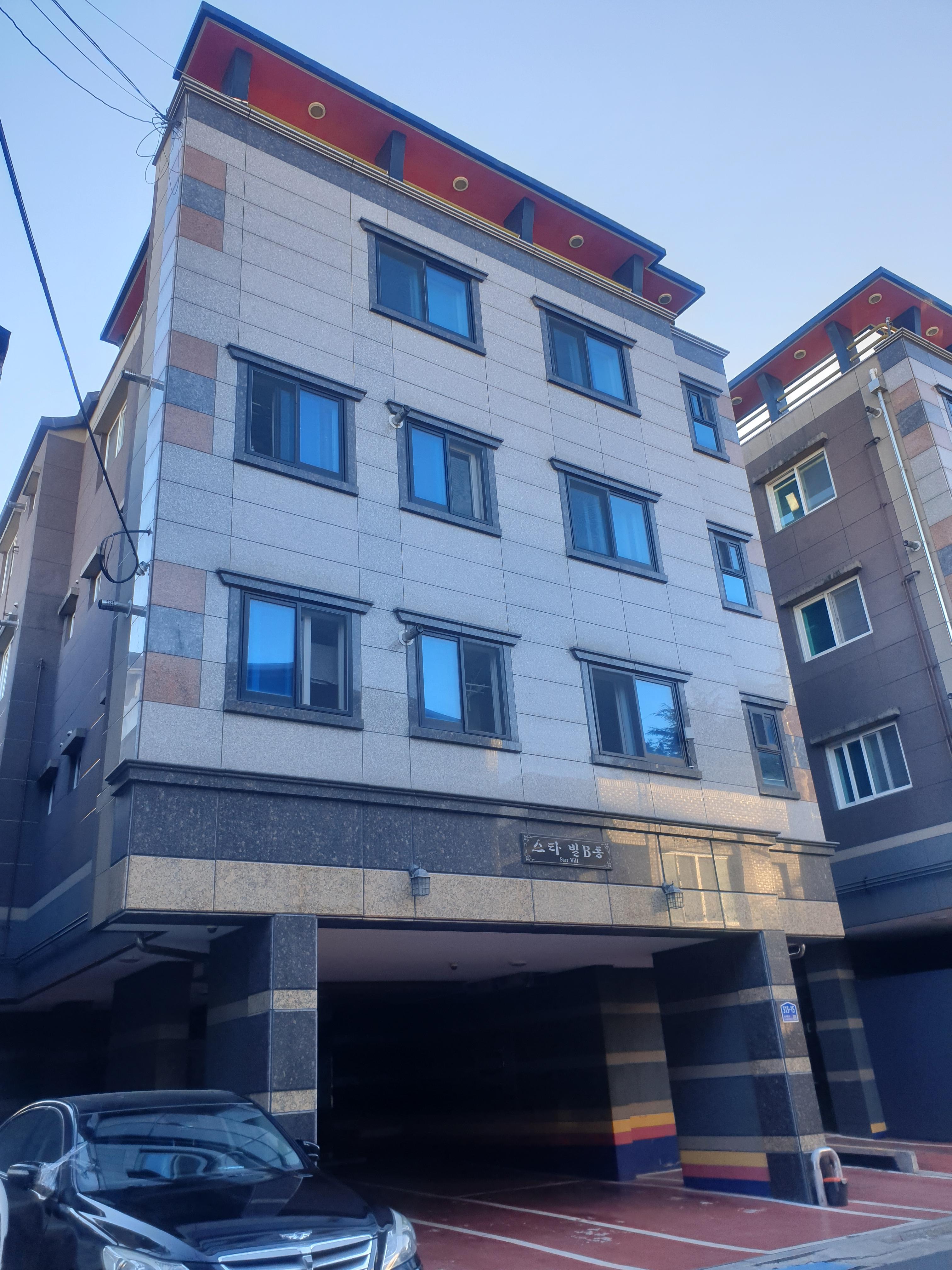 유폴라 호스트