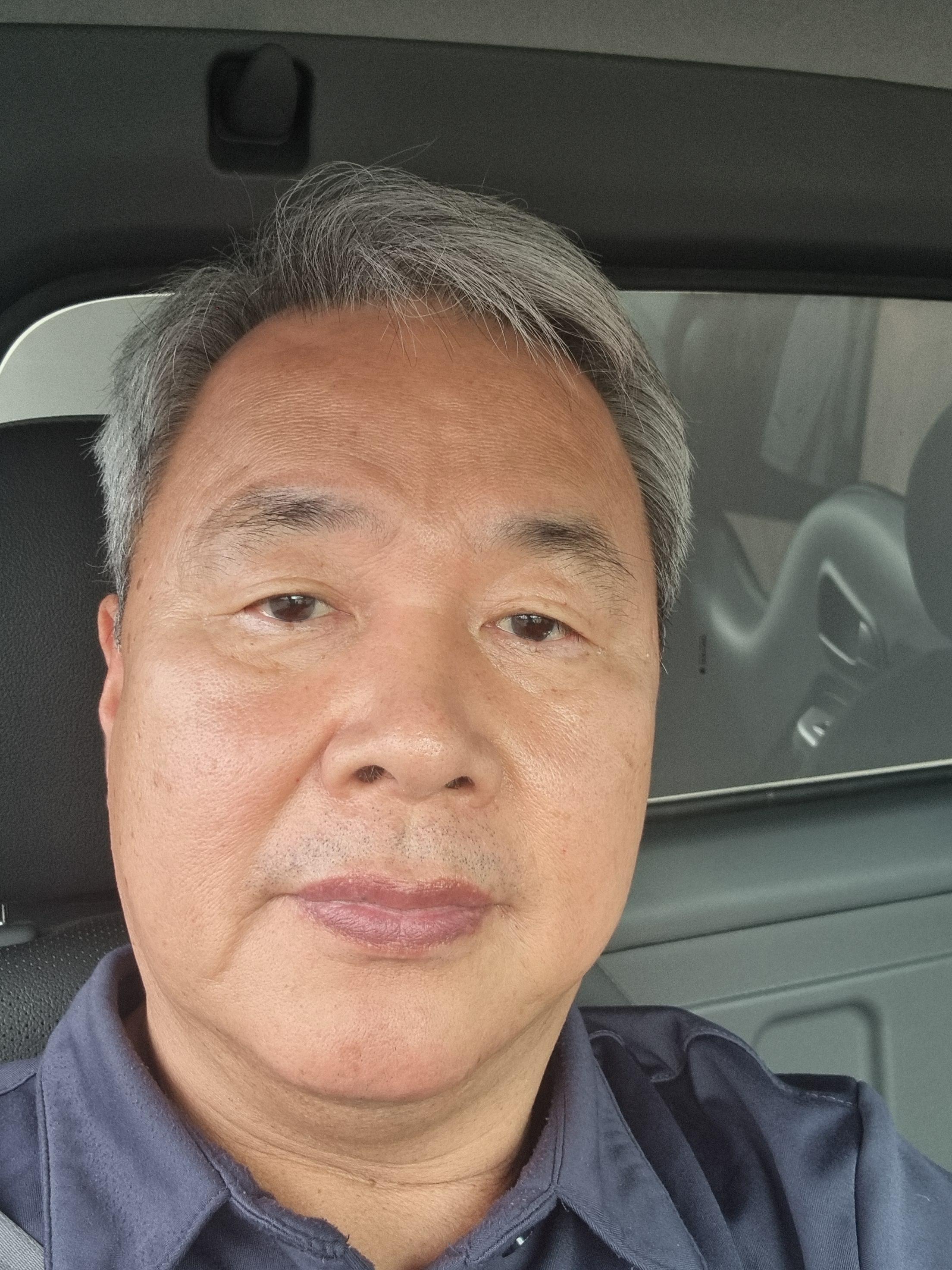 이상출 호스트