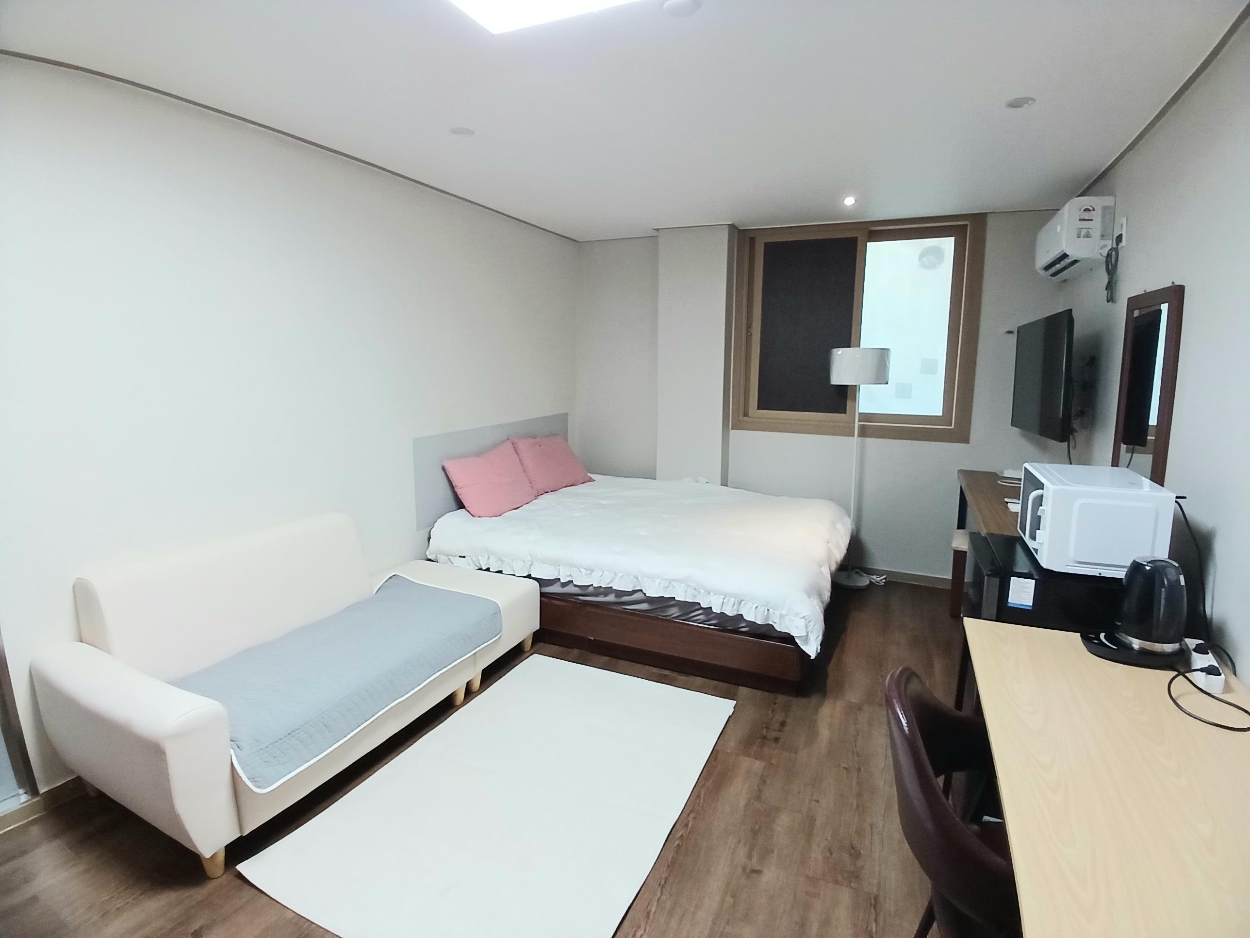 신흥동 단기임대 교통,위치좋은 쾌적하고 큰원룸