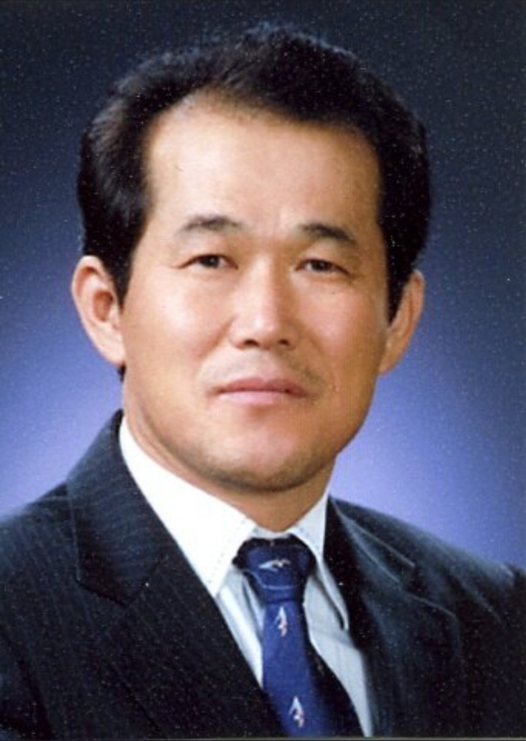 송치윤 호스트