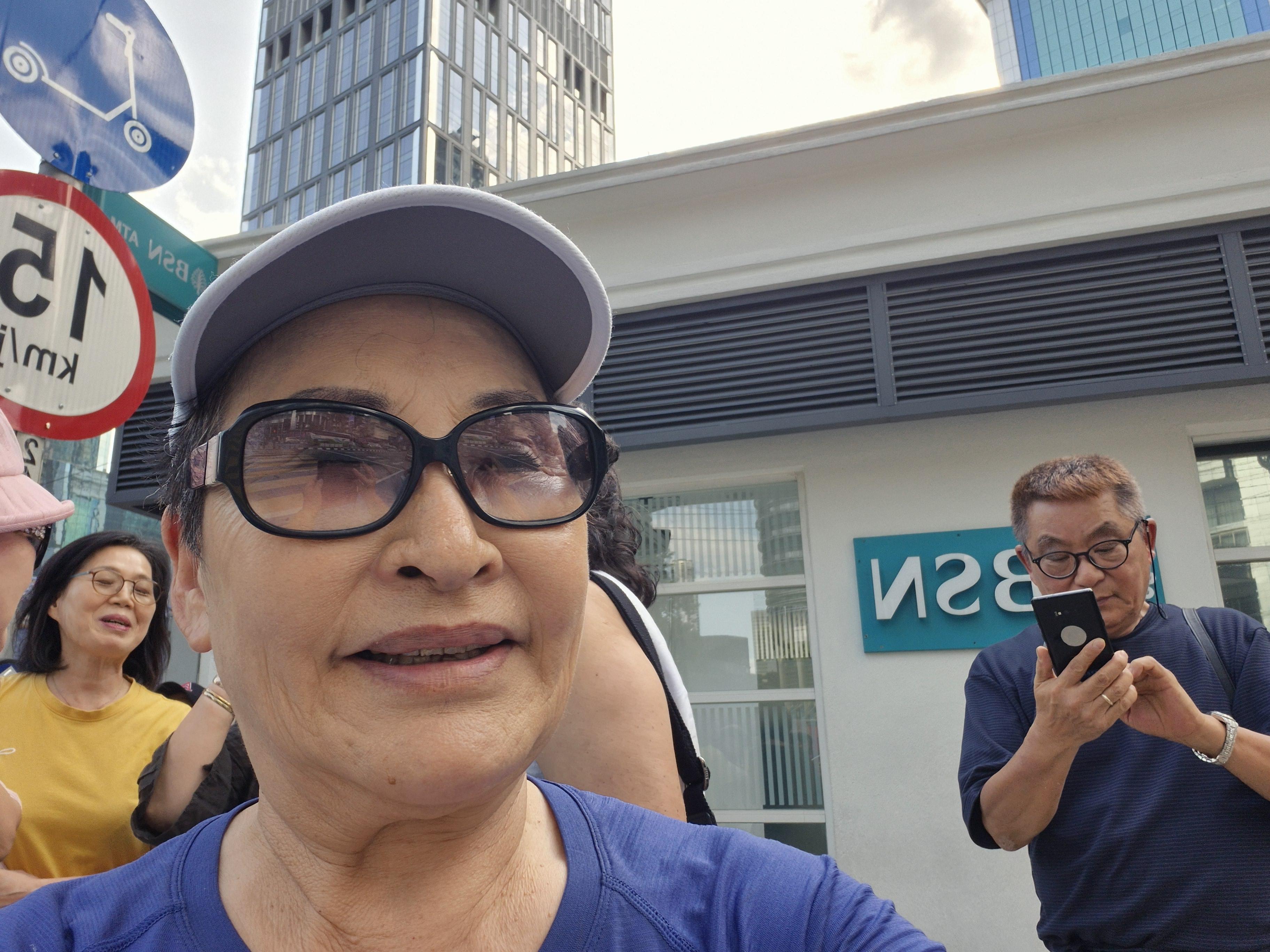 김정혜  호스트