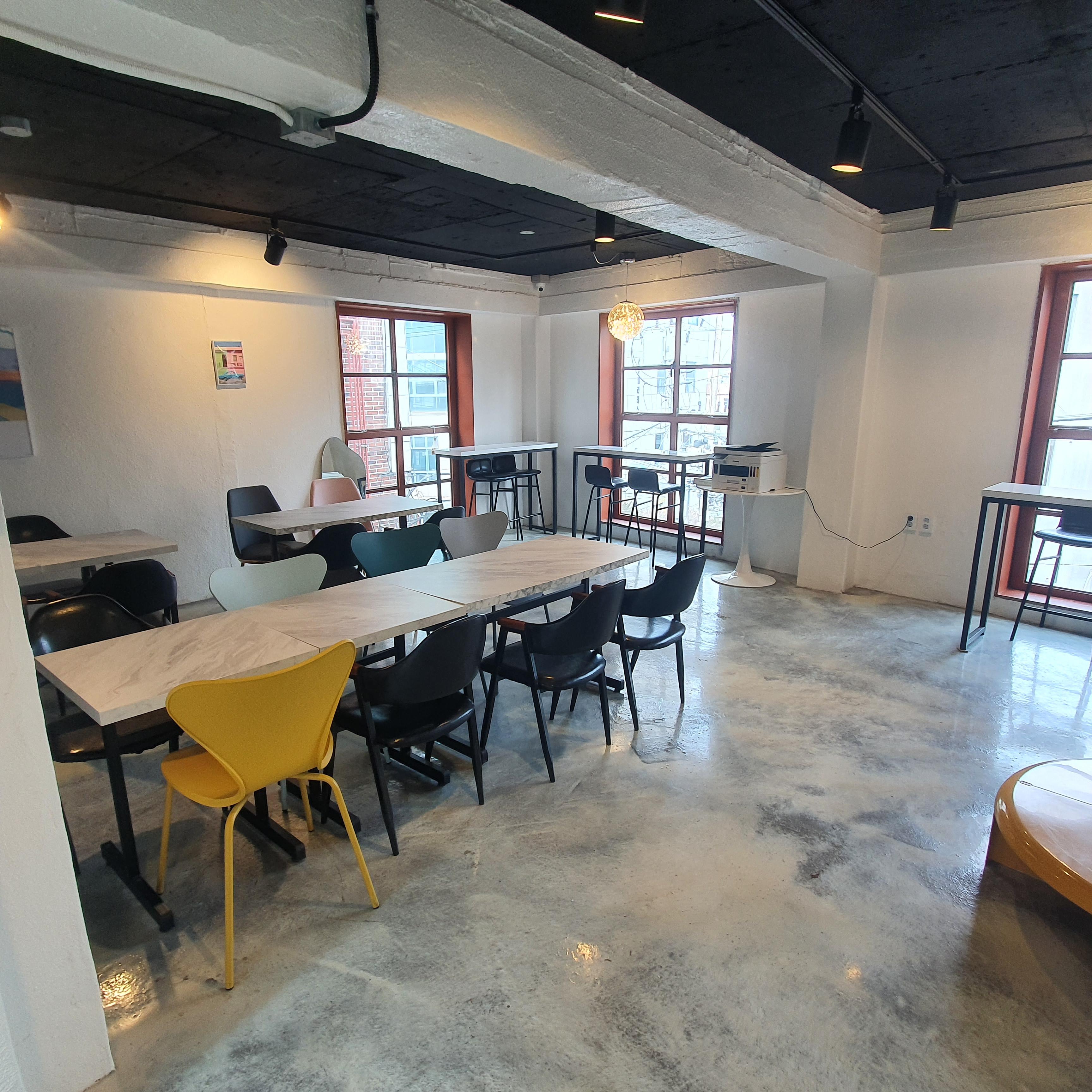 신촌역 2분거리, 경의선숲길 맞은편  사진 4
