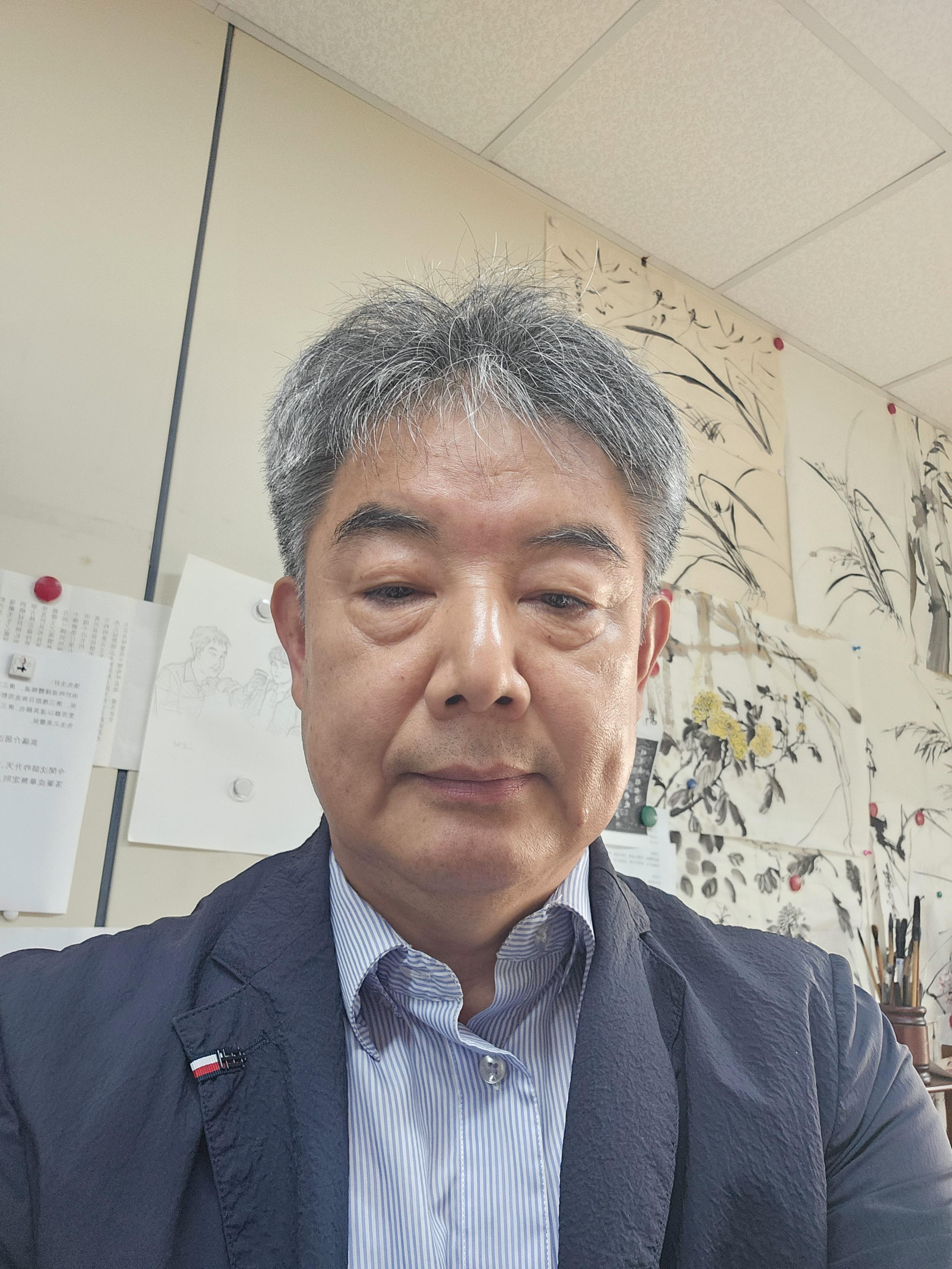 민경삼 호스트