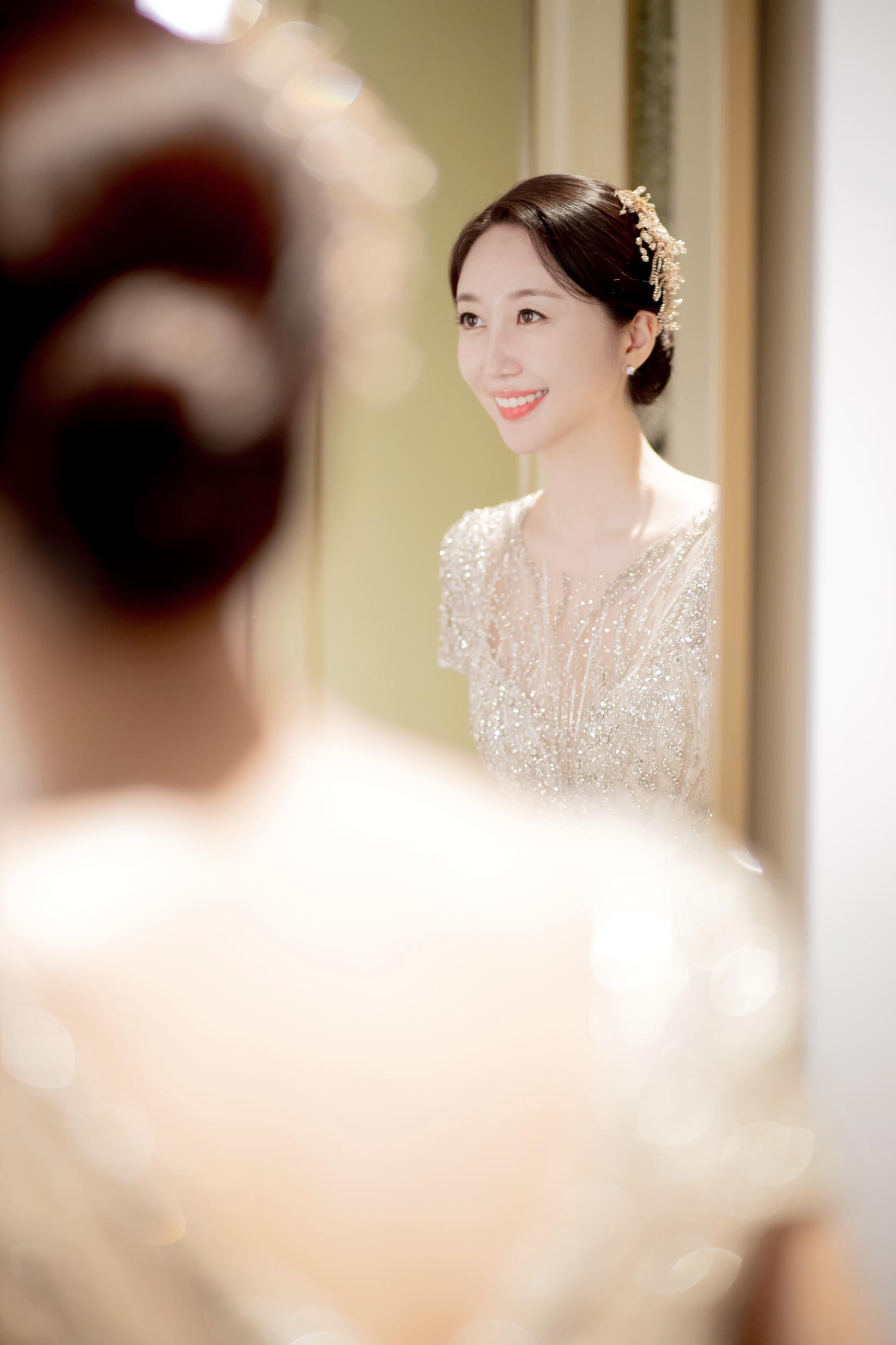 김민지 호스트