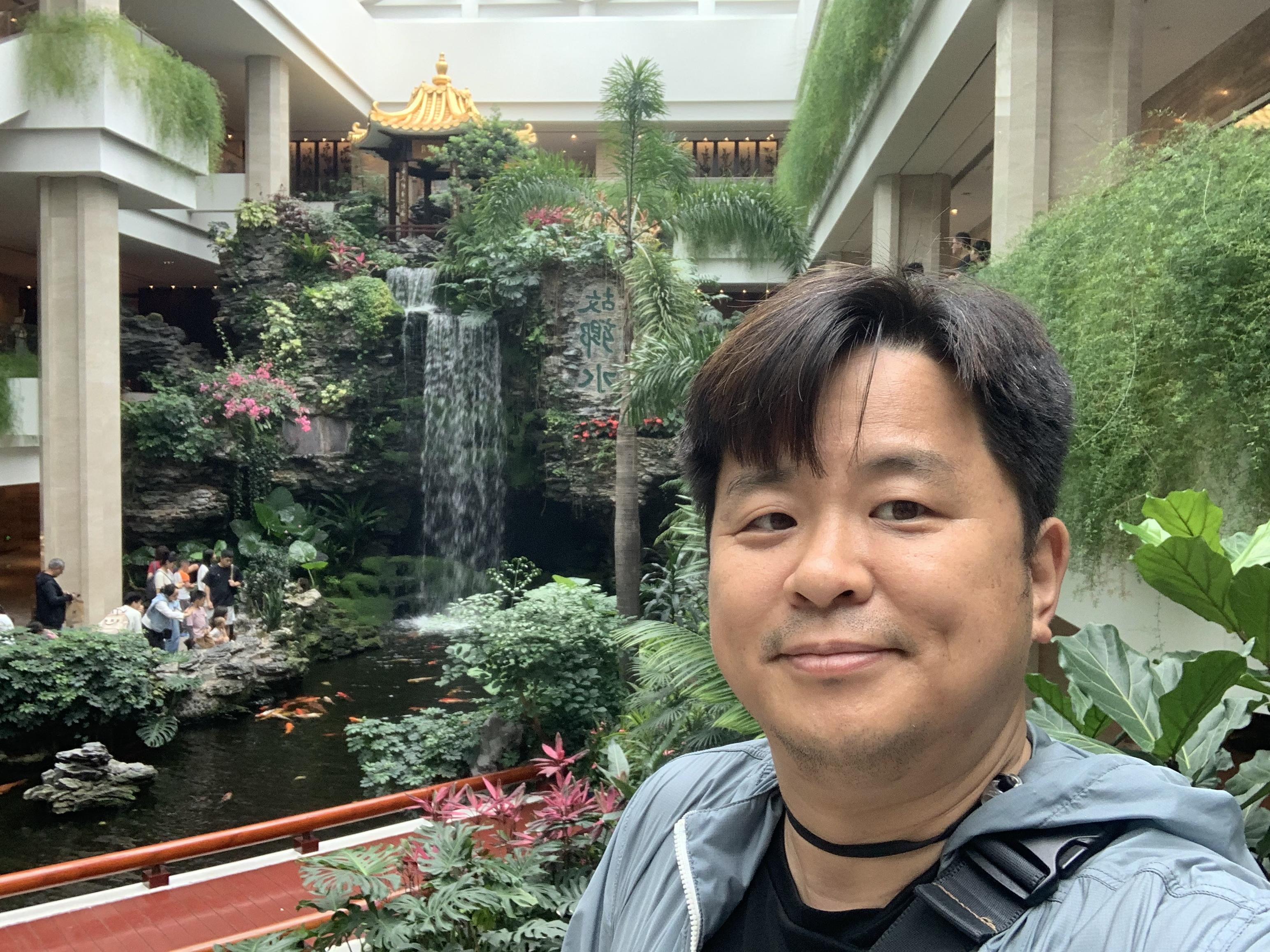 강신원 호스트