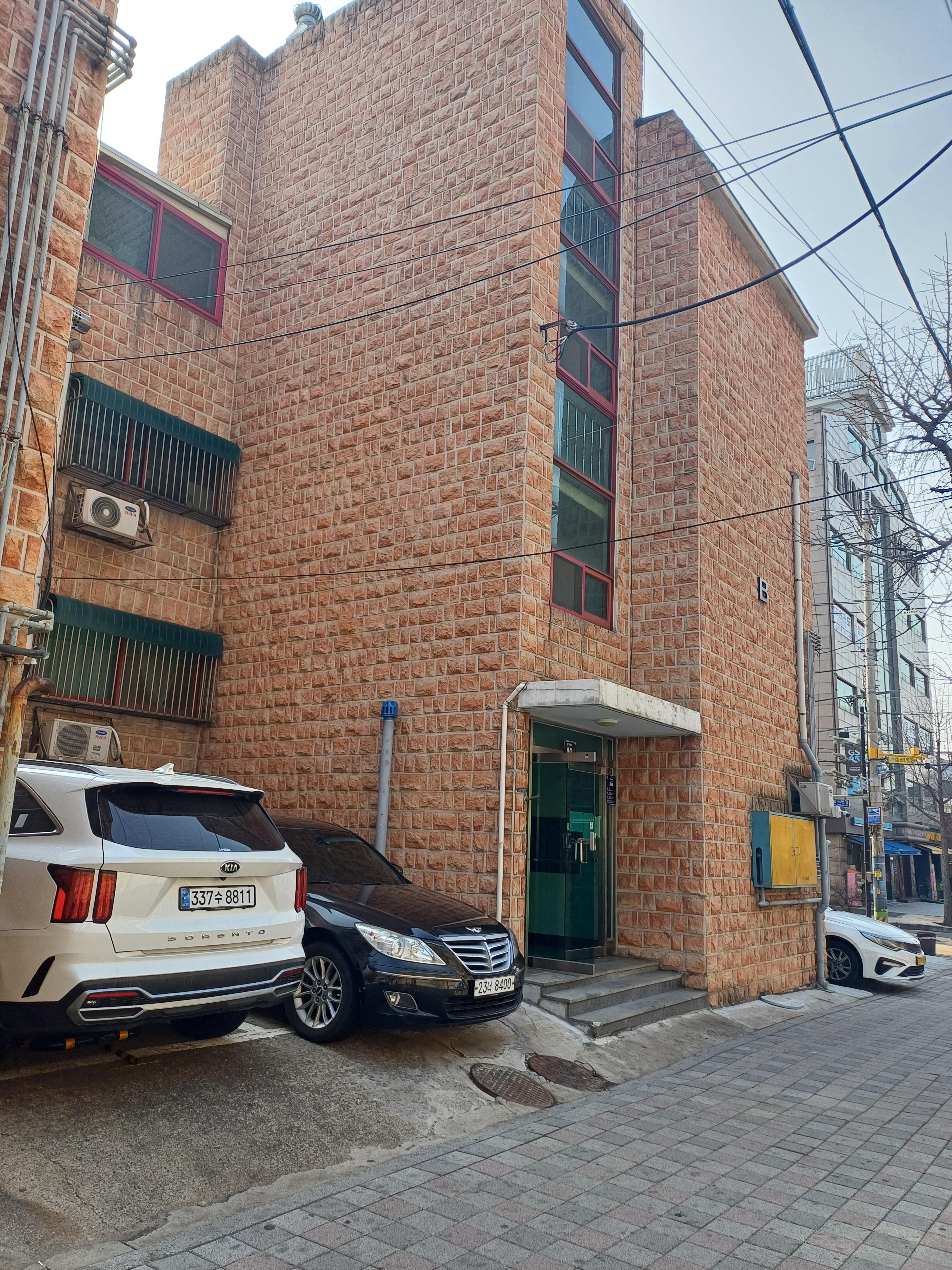 장경호 호스트