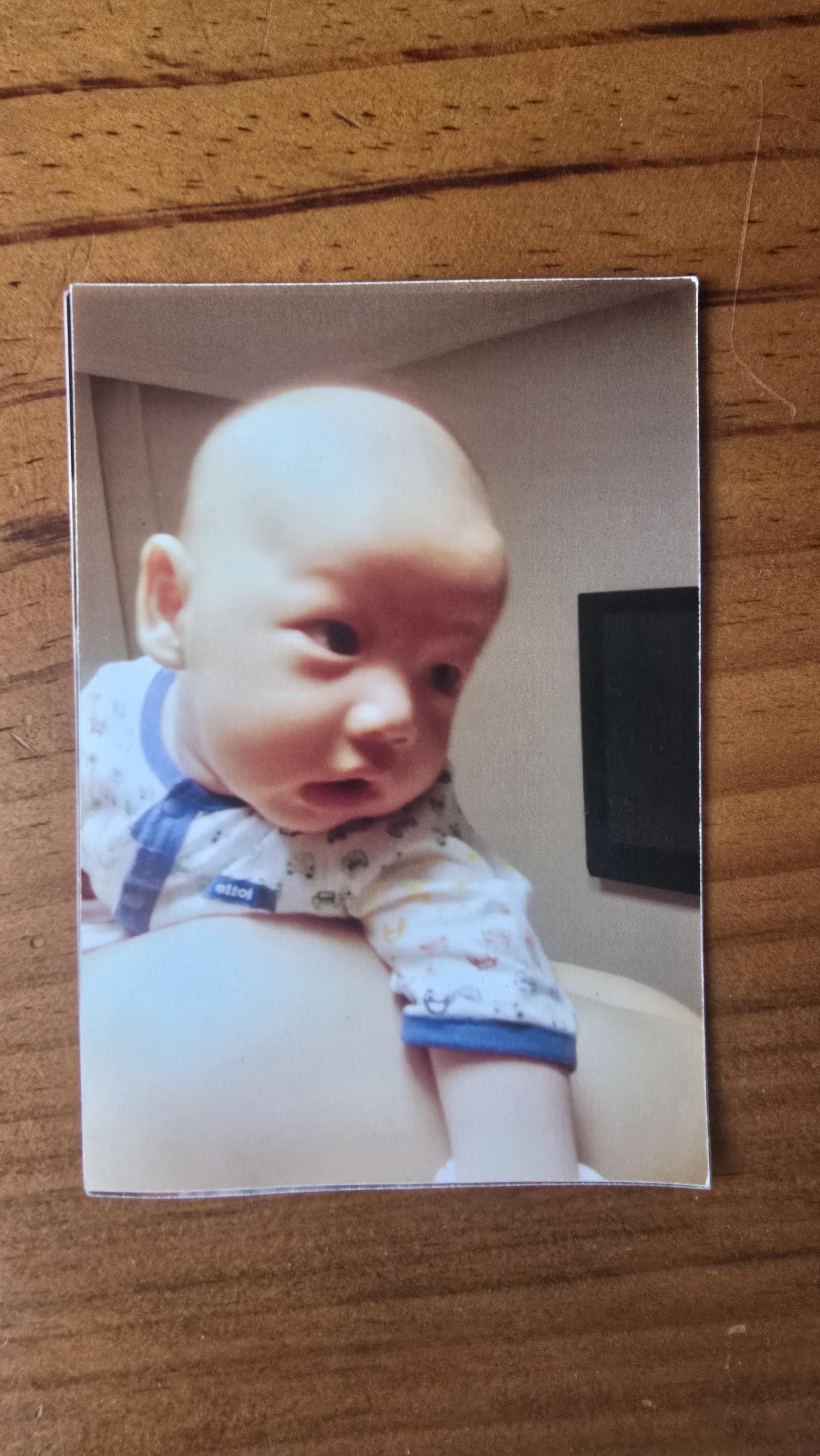 윤지선 호스트