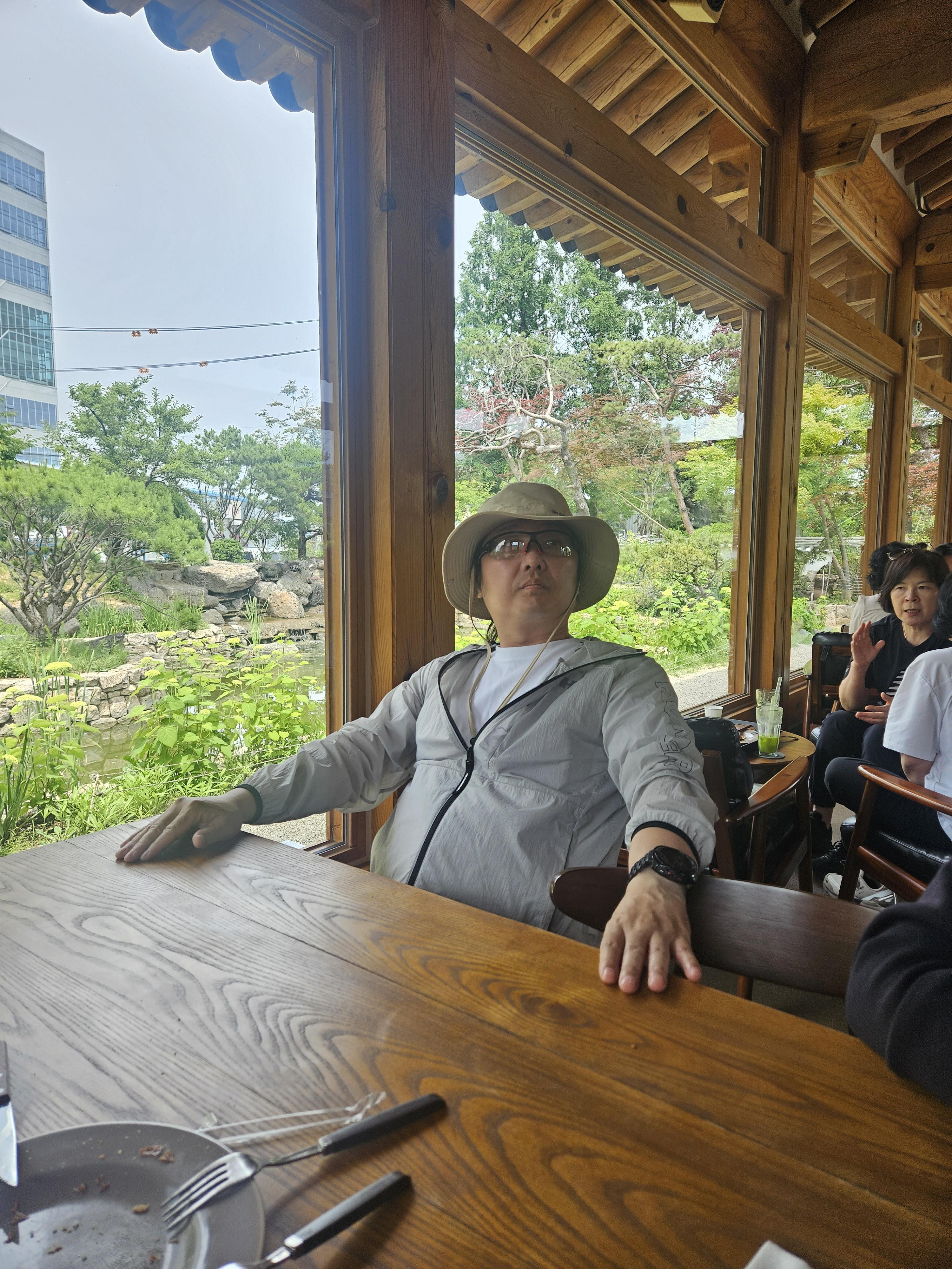 민세연 호스트