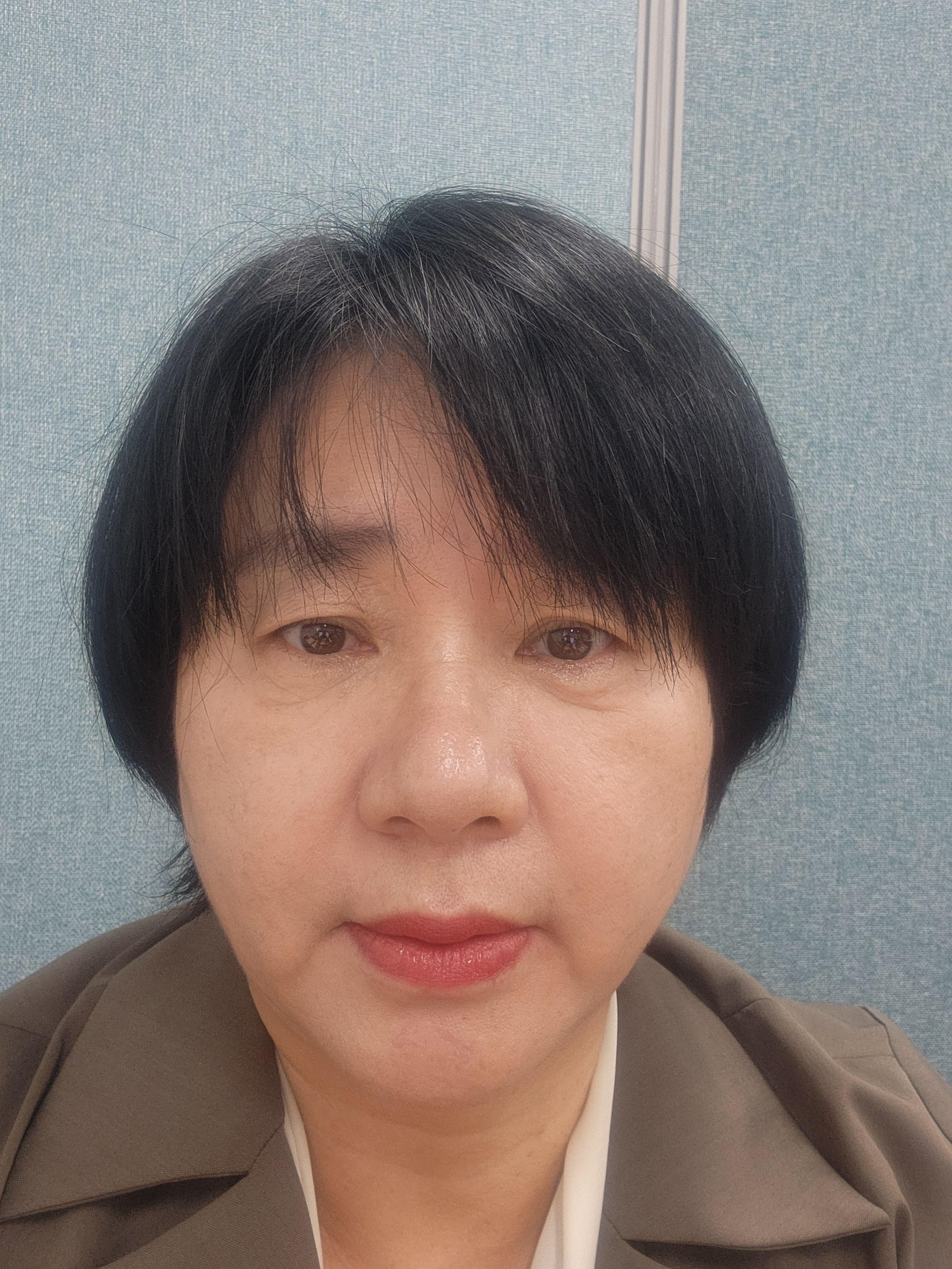 이윤재 호스트