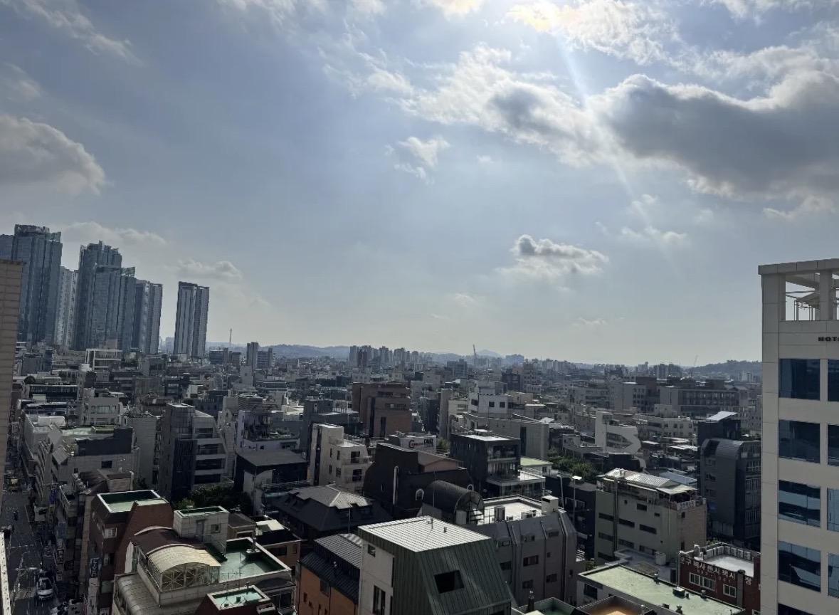 서교동 단기임대 홍대입구 3분거리 초역세권 도시뷰